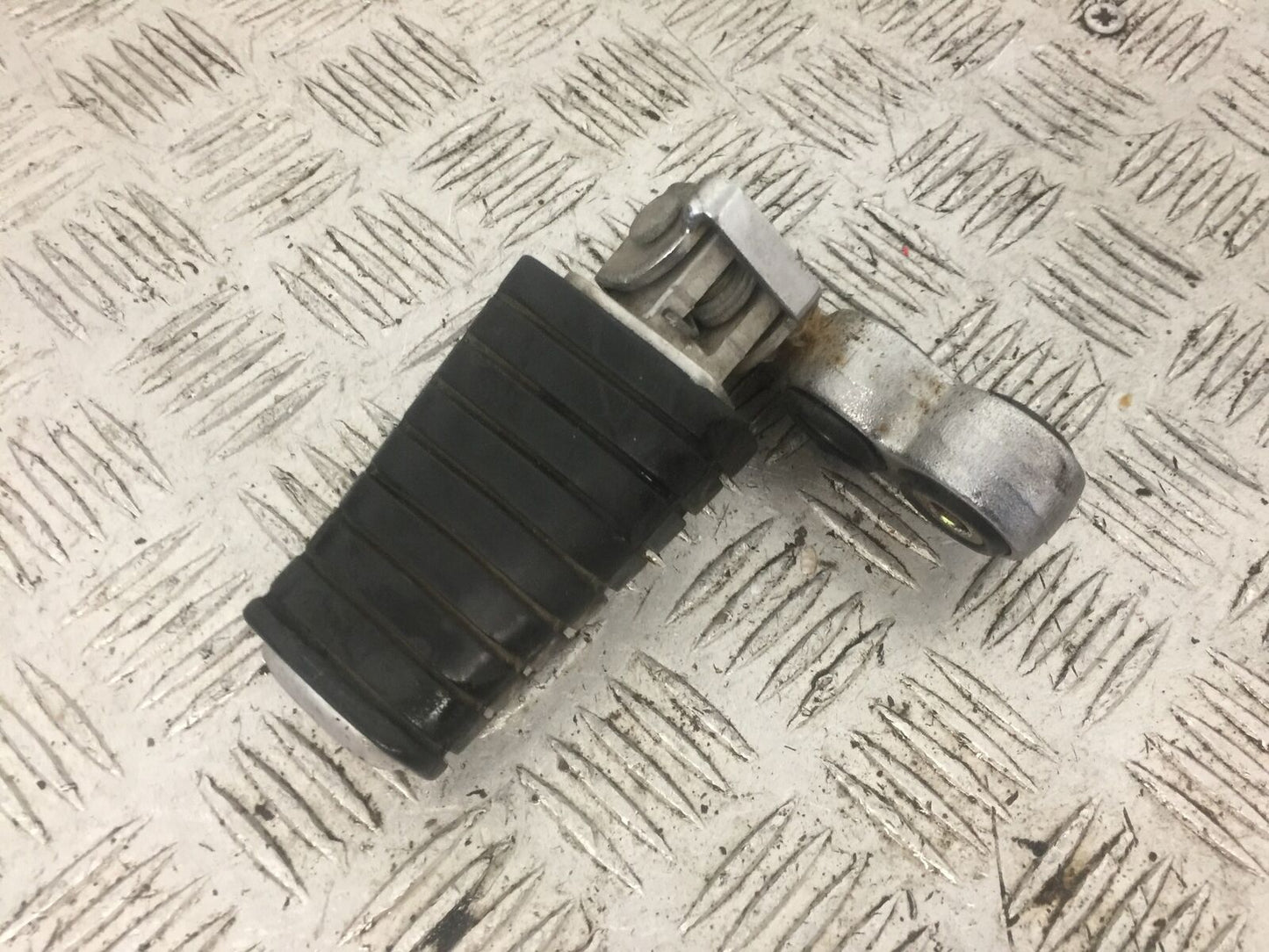 YAMAHA XV535 XV 535 VIRAGO FRONT LEFT PEG   YEAR 1994-02 (STOCK 772)