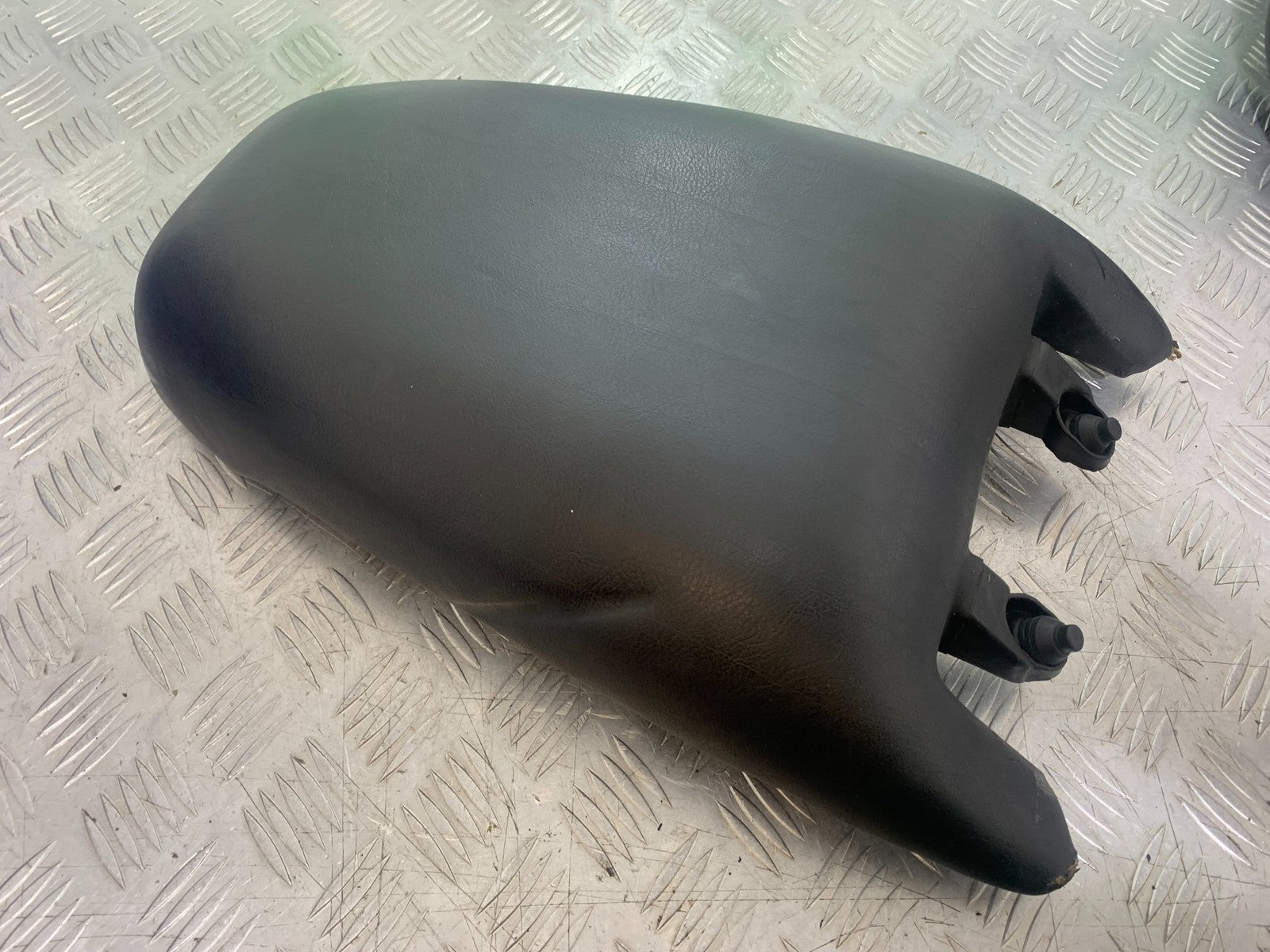 BMW R850 R R850R REAR SEAT YEAR 1994-2002 (CMB1170)