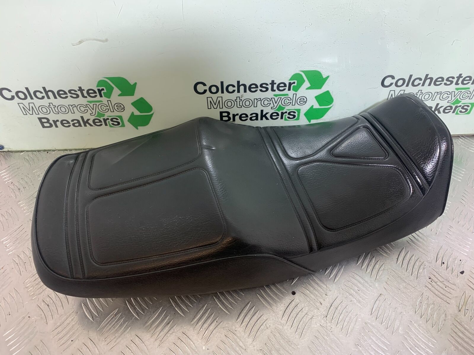 YAMAHA XJR1300 XJR 1300 SEAT  YEAR 1999-2003 (CMB1055)