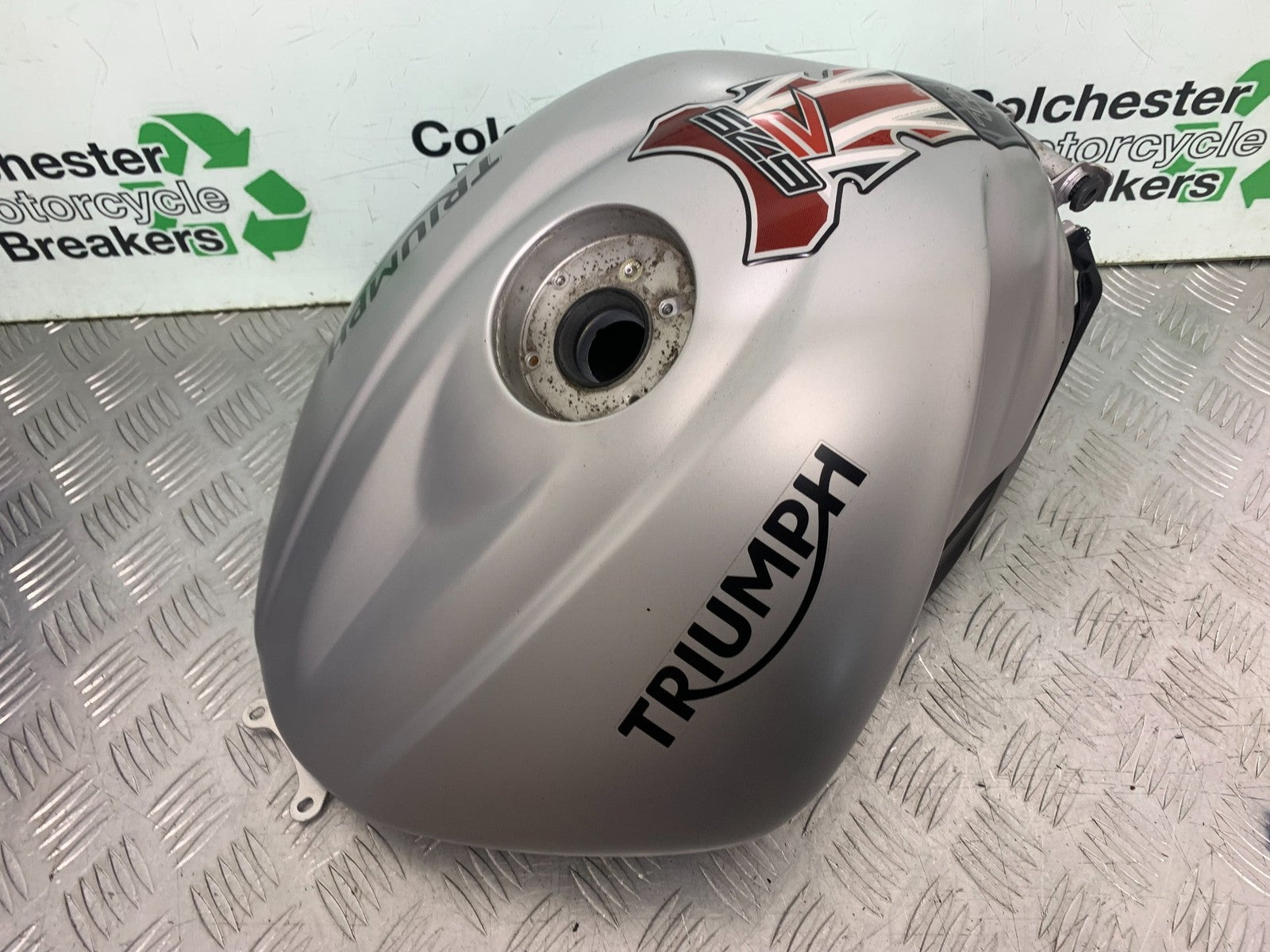 TRIUMPH 675 STREET TRIPLE RX PETROL TANK    2015- 2017 (CMB1299)