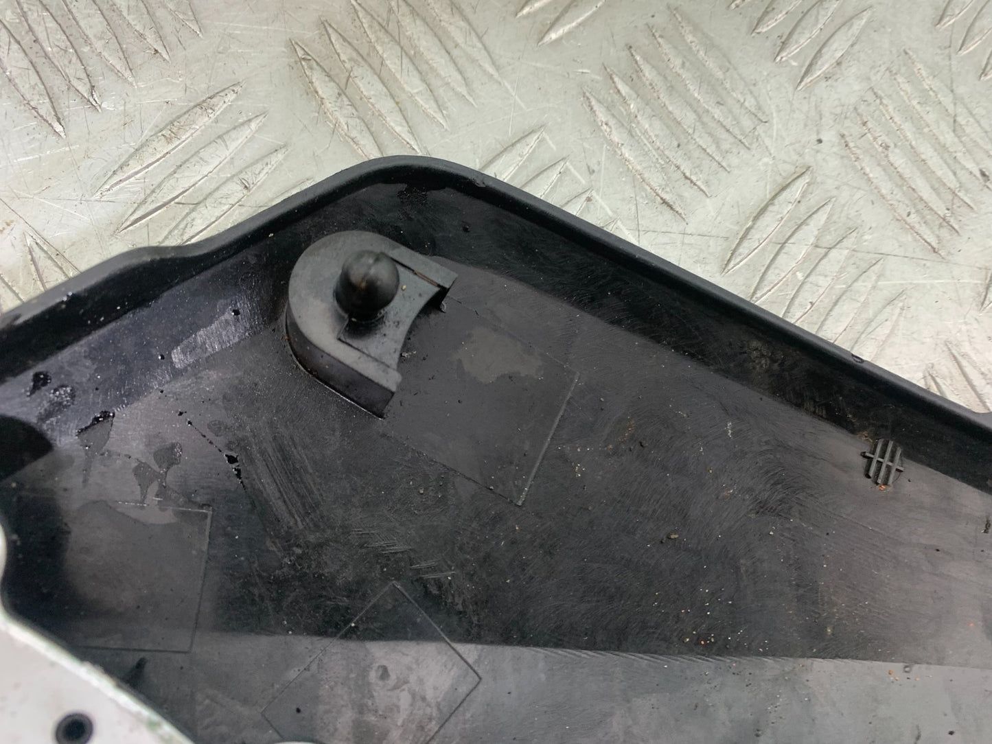 SUZUKI GSF600 GSF 600 BANDIT LEFT SIDE PANEL   2000-2004 (CMB1269)