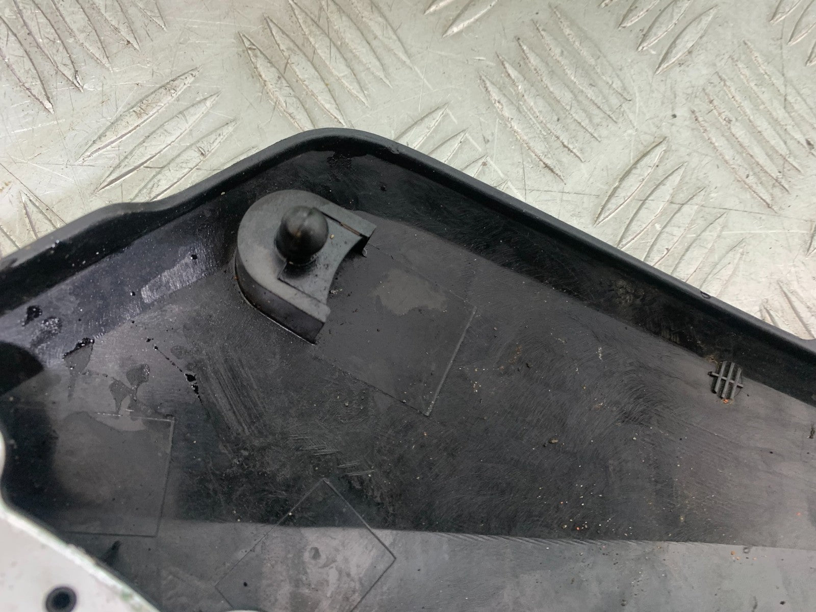 SUZUKI GSF600 GSF 600 BANDIT LEFT SIDE PANEL   2000-2004 (CMB1269)