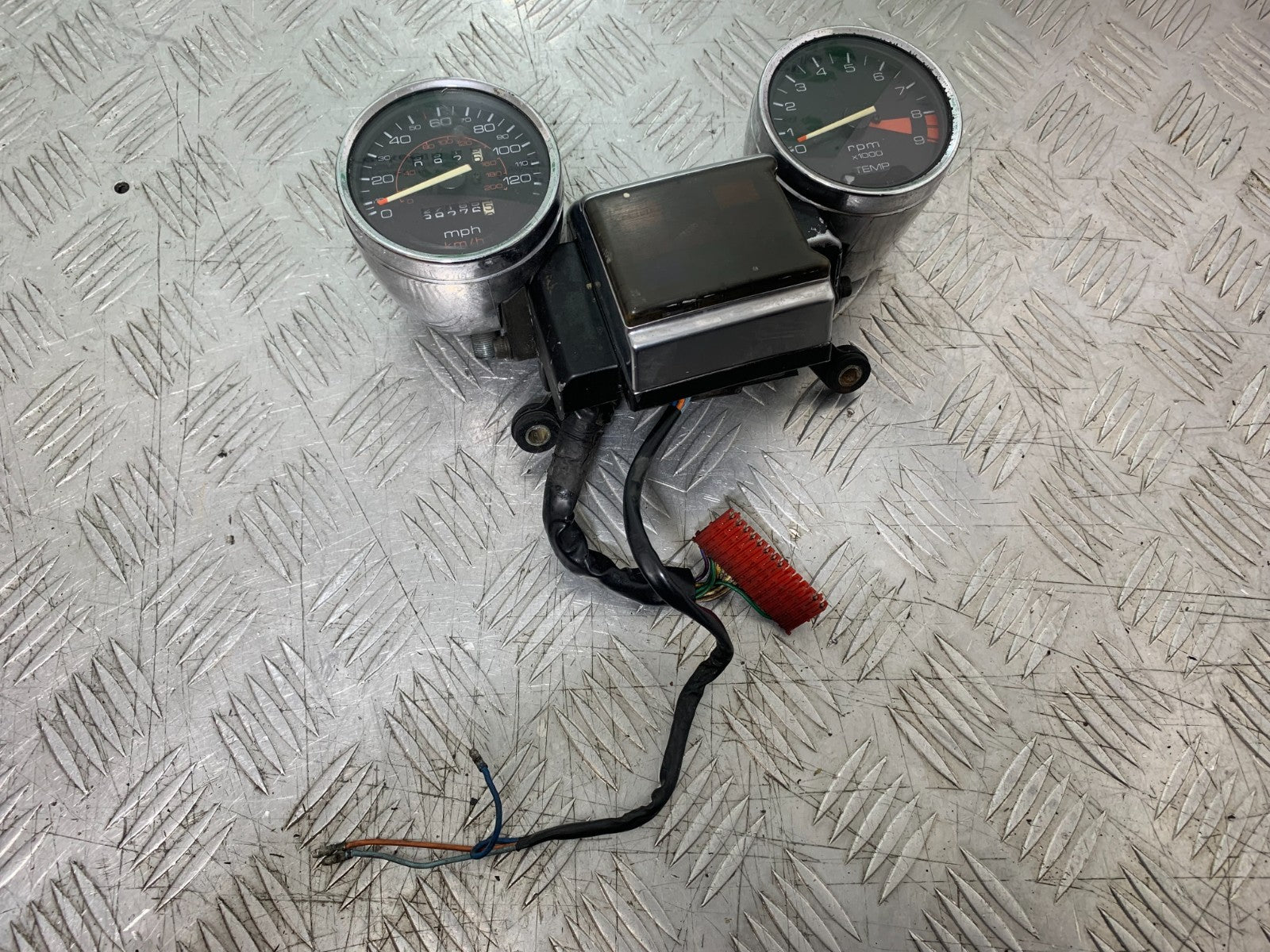 HONDA VT700 VT 700 SHADOW CLOCKS SPEEDO DASH   YEAR 1984-85 (CMB1328)