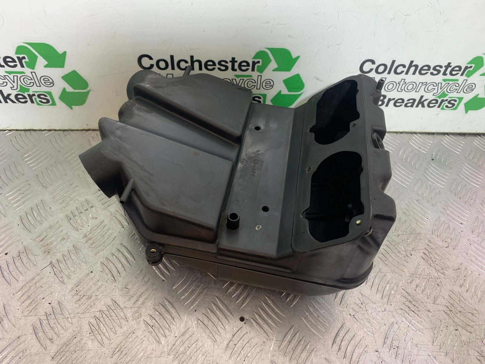 KAWASAKI ZZR1100 D AIRBOX  YEAR 1993-2001 (CMB1289)