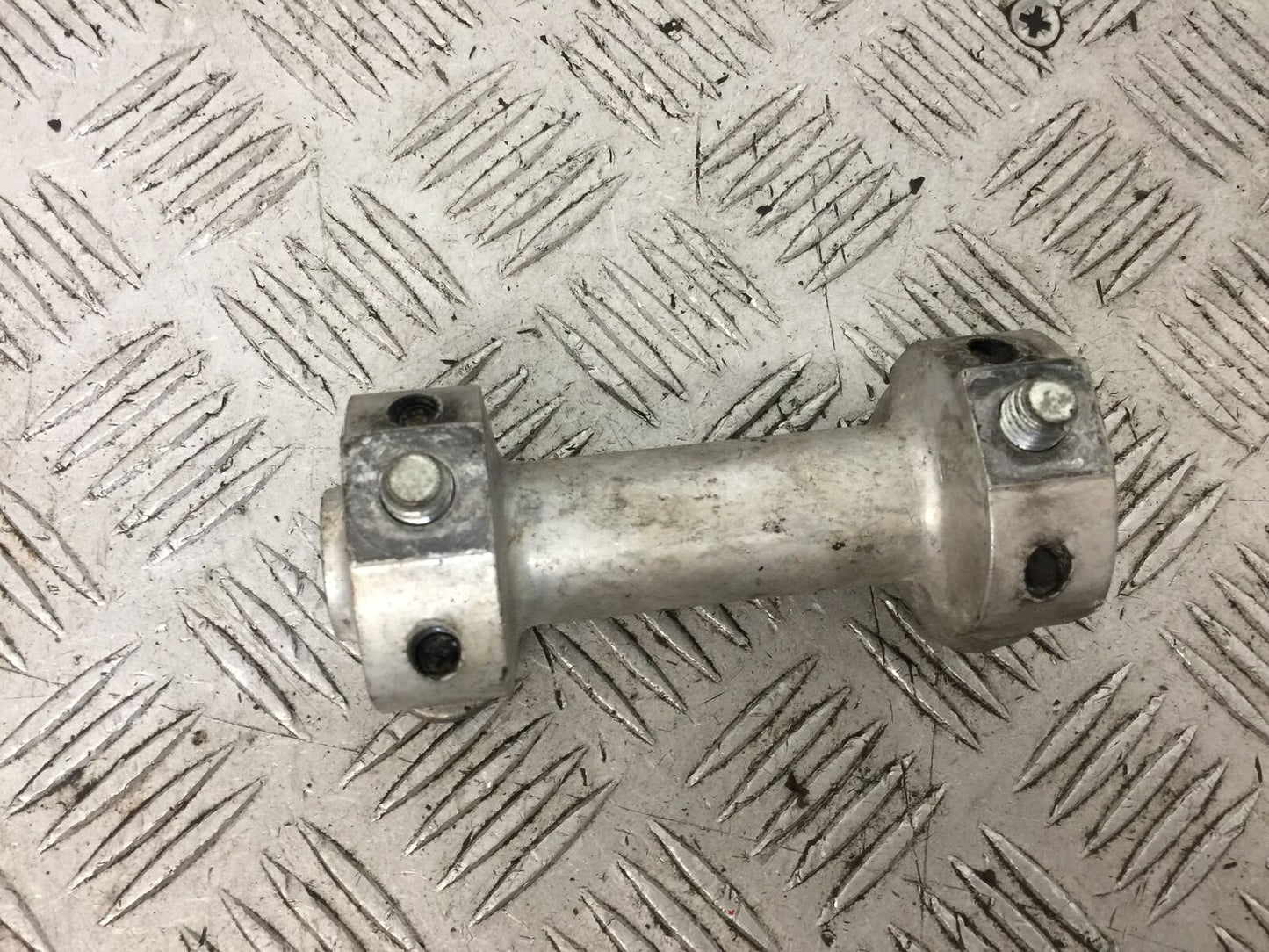 KTM400 KTM 400 LC4-E HANDLEBAR CLAMP   YEAR 2000 (STOCK 898)