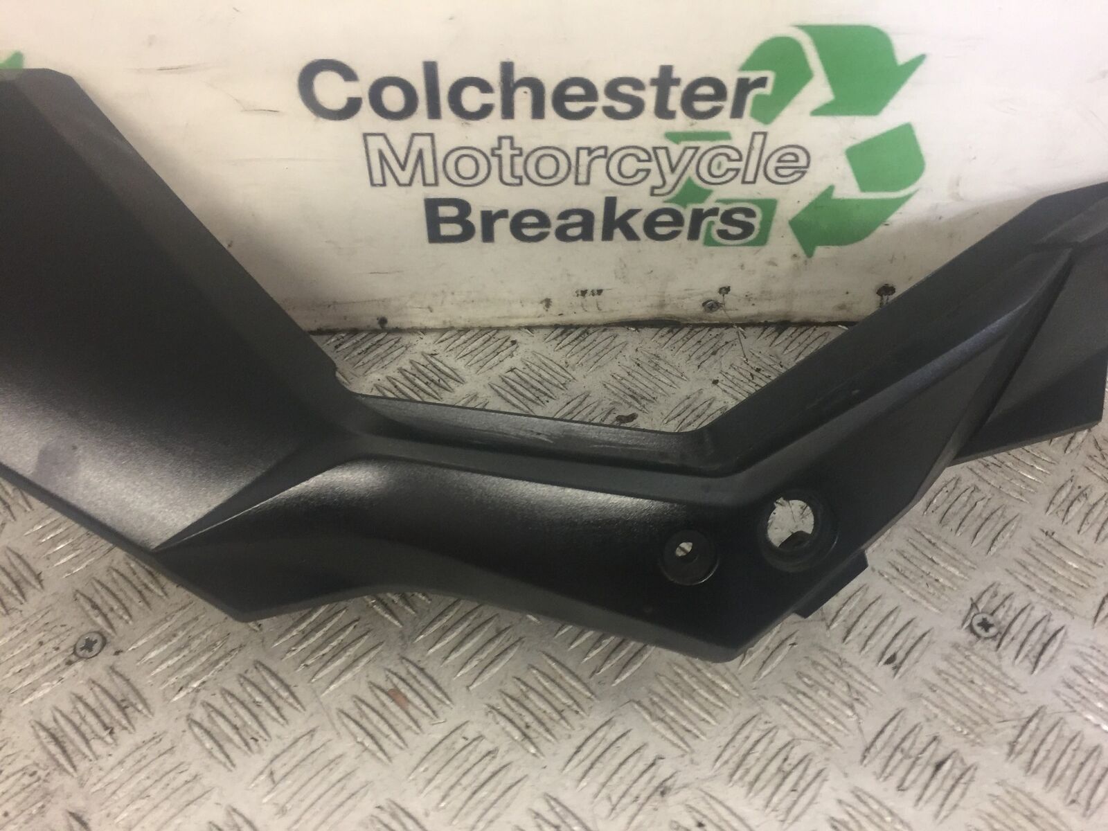 SUZUKI DL 650 V-STROM LEFT SEAT PANEL YEAR 2017 (STOCK 638)