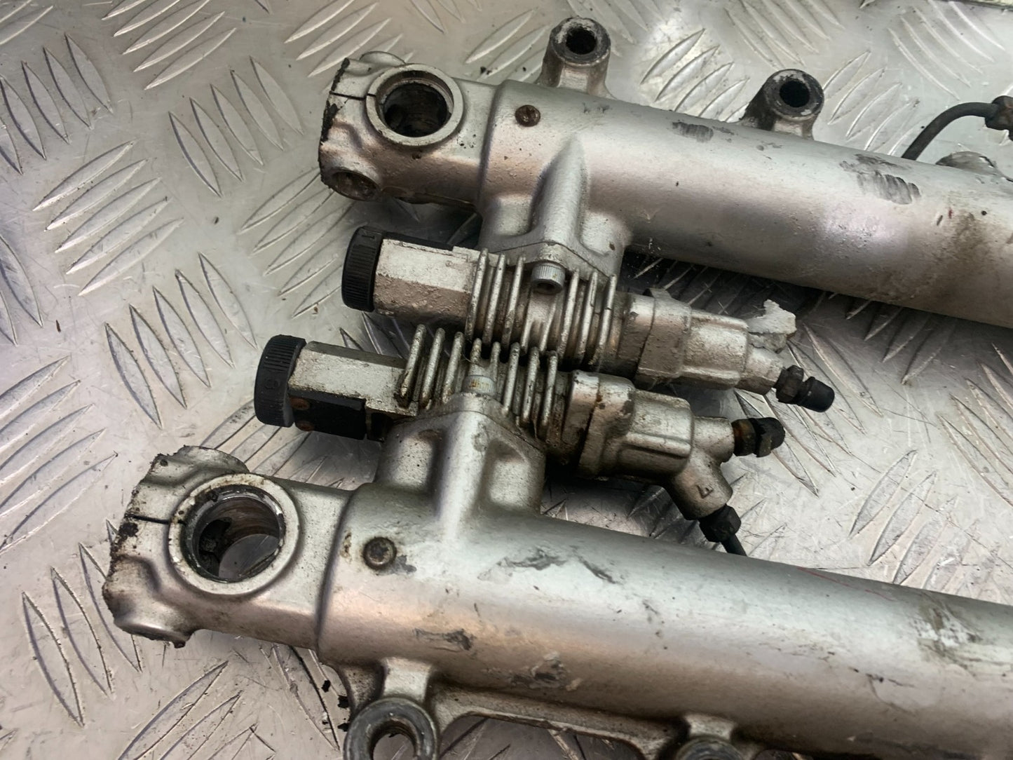 KAWASAKI GPZ600 GPZ 600 FORKS  YEAR 1988-90 (CMB1258)