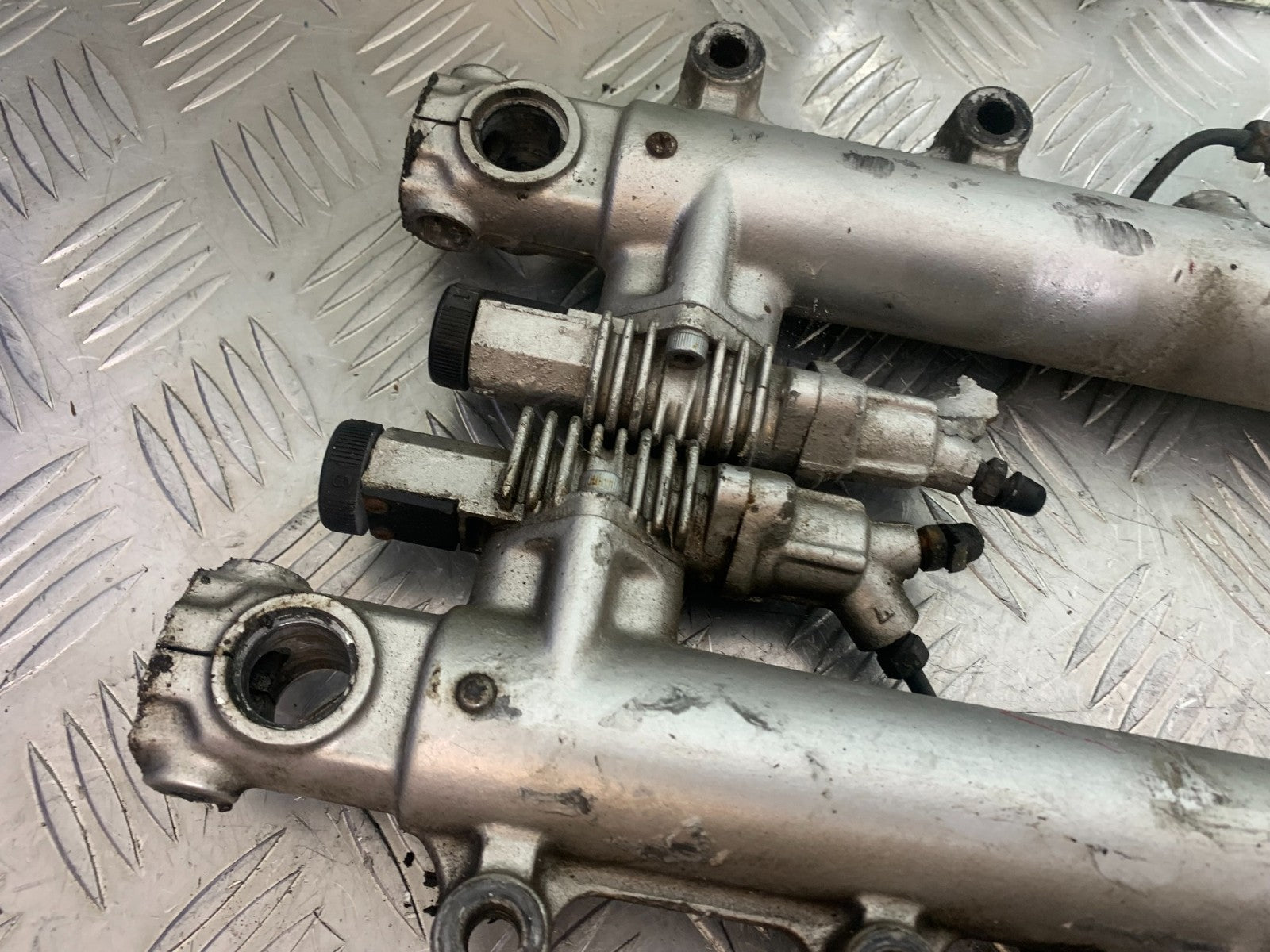 KAWASAKI GPZ600 GPZ 600 FORKS  YEAR 1988-90 (CMB1258)