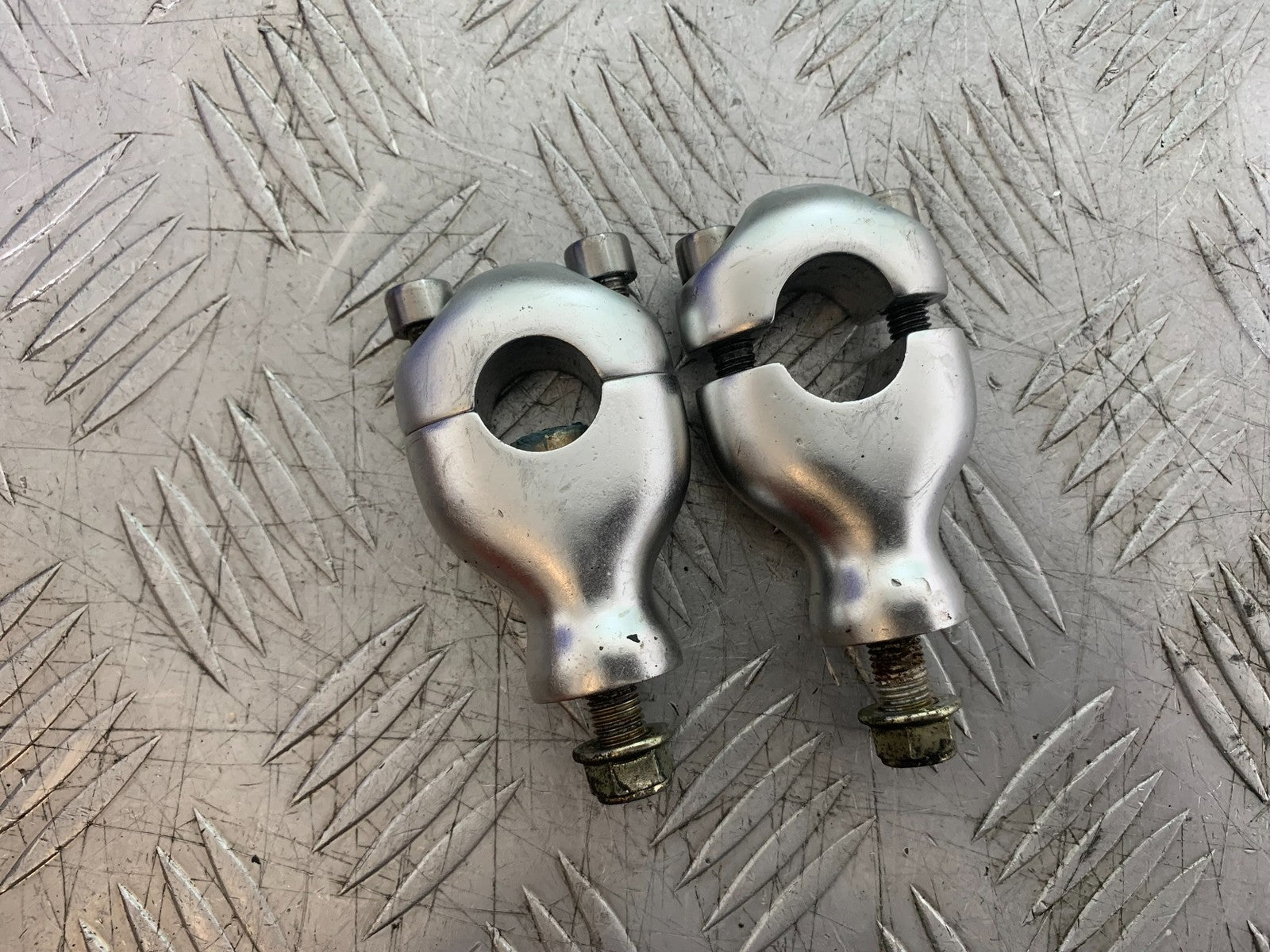 TRIUMPH 1050 SPEED TRIPLE HANDLEBAR RISERS YEAR 2005-2007 (CMB1322)