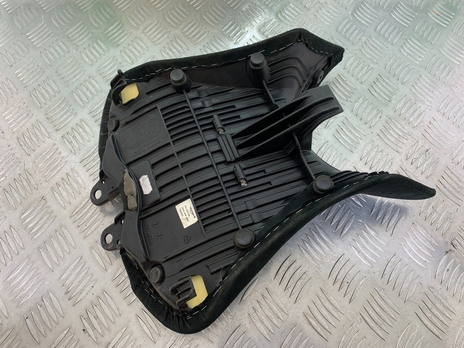 TRIUMPH 1050 SPEED TRIPLE RS SUEDE FRONT SEAT YEAR 2018-2020 (CMB1029)