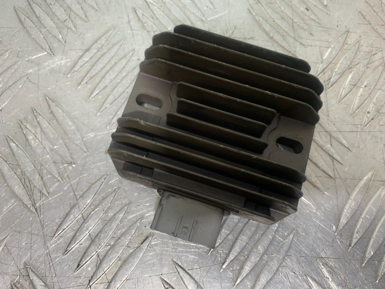 SUZUKI AN 200 UH 200 REGULATOR  YEAR 2007-2009 (CMB1256)
