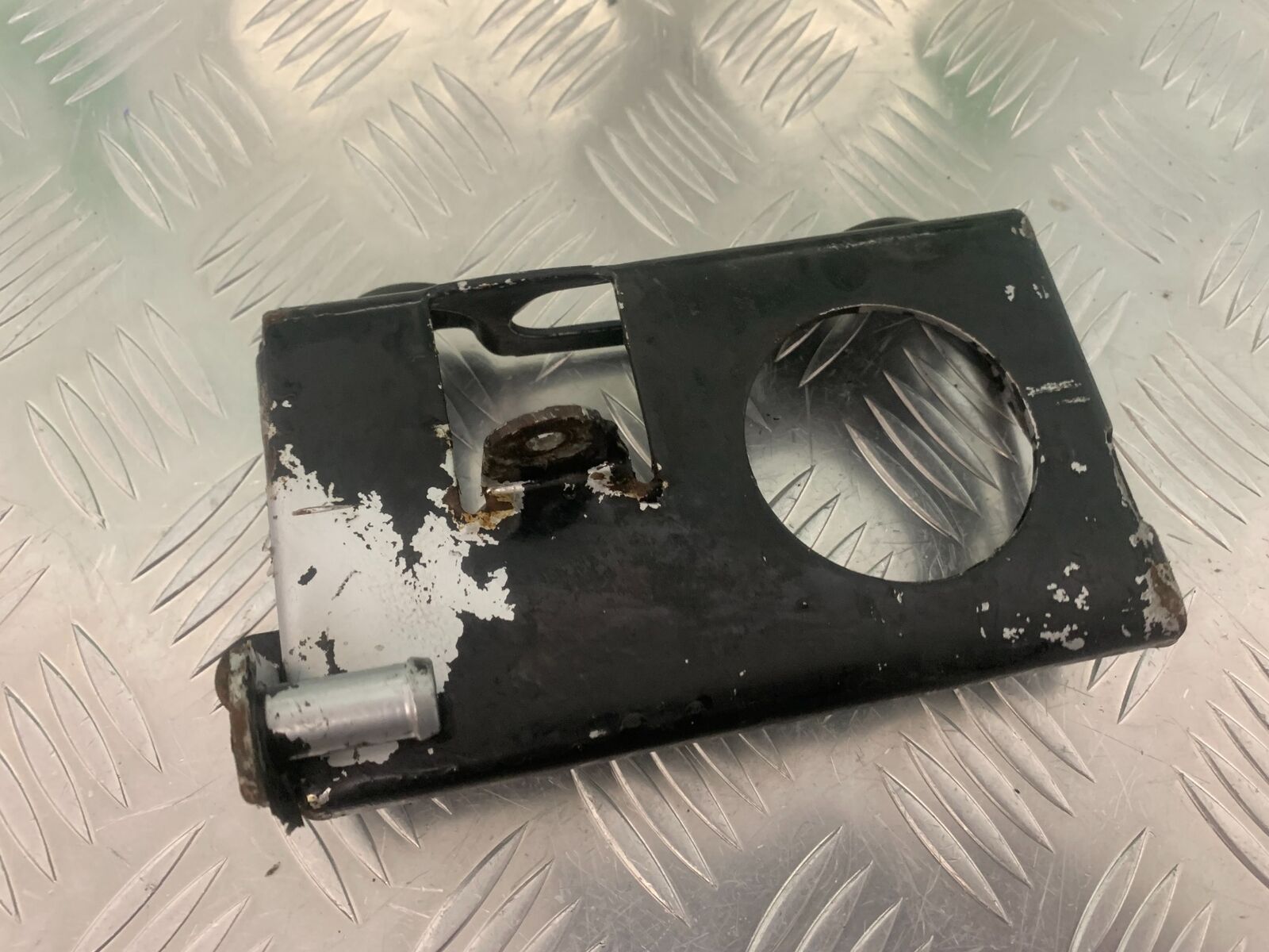 HARLEY DAVIDSON XL53C XL883 BATTERY BOX  YEAR 2001  (STOCK 960)