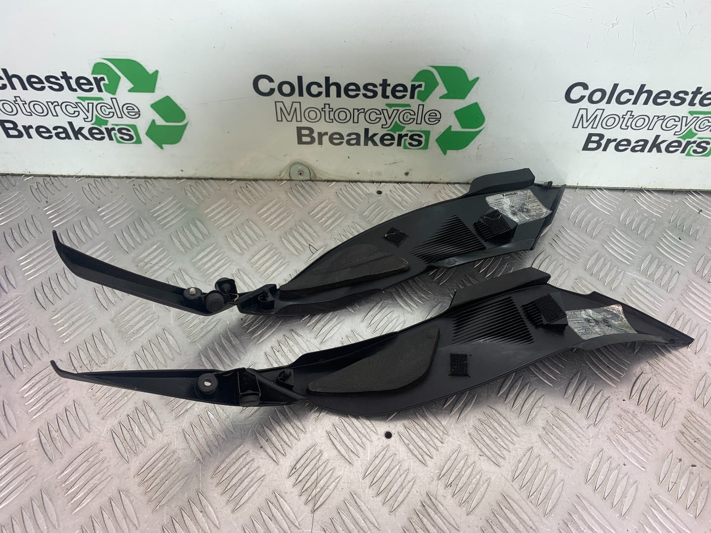 KAWASAKI ZX6R LEFT AND RIGHT LOWER TANK PANELS  YEAR 2009-2012 (CMB1136)