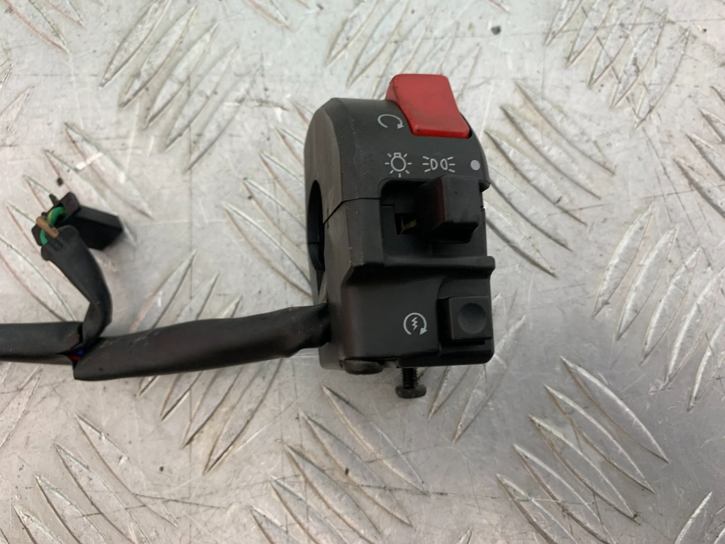 YAMAHA XJ600 XJ 600 DIVERSION RIGHT SWITCH GEAR 1998-2000 (CMB1191)