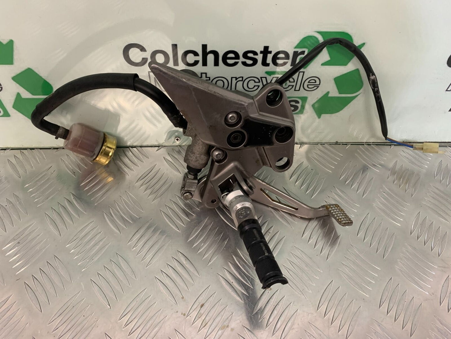 KAWASAKI Z1000 SX FRONT RIGHT HANGER YEAR 2011-16 (STOCK 942)