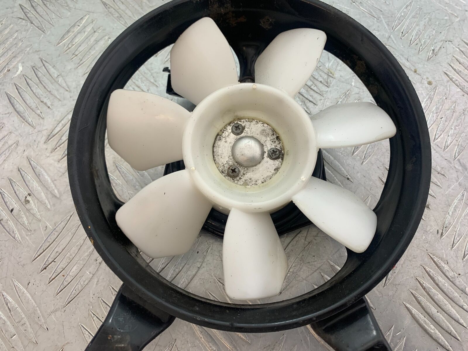 TRIUMPH 955i SPRINT ST RADIATOR FAN   YEAR 1999-2004 (CMB1124)