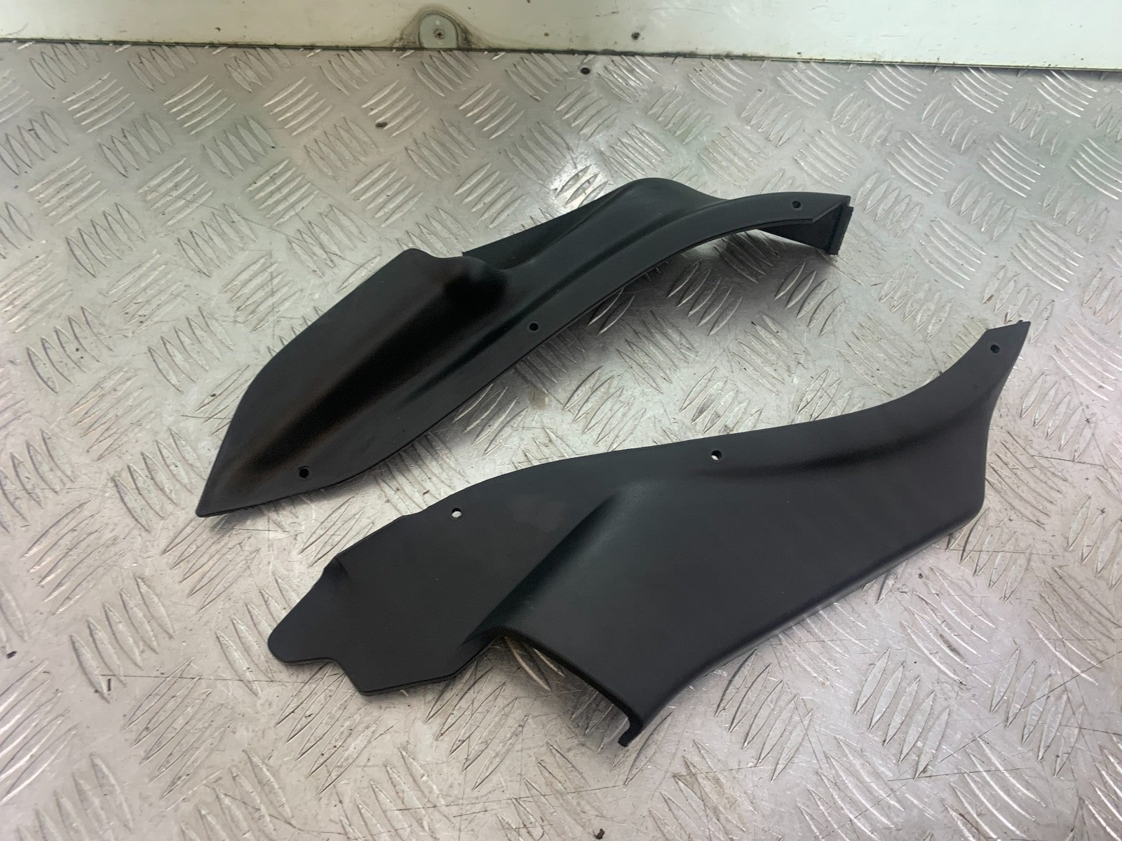 BMW R850 R R850R LEFT AND RIGHT LOWER TANK PANELS YEAR 1994-2002 (CMB1170)