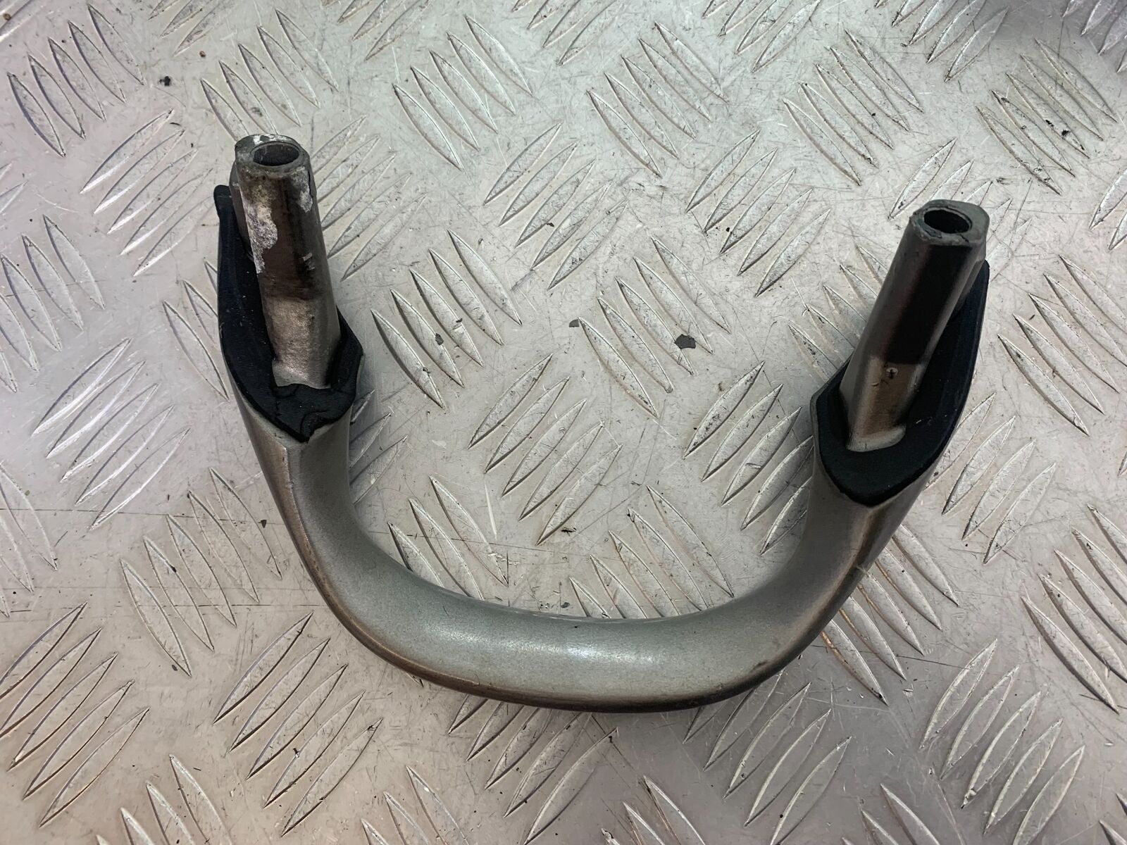 HONDA CB600 CB 600 HORNET GRAB RAIL YEAR 1998 -2002 (CMB1126)