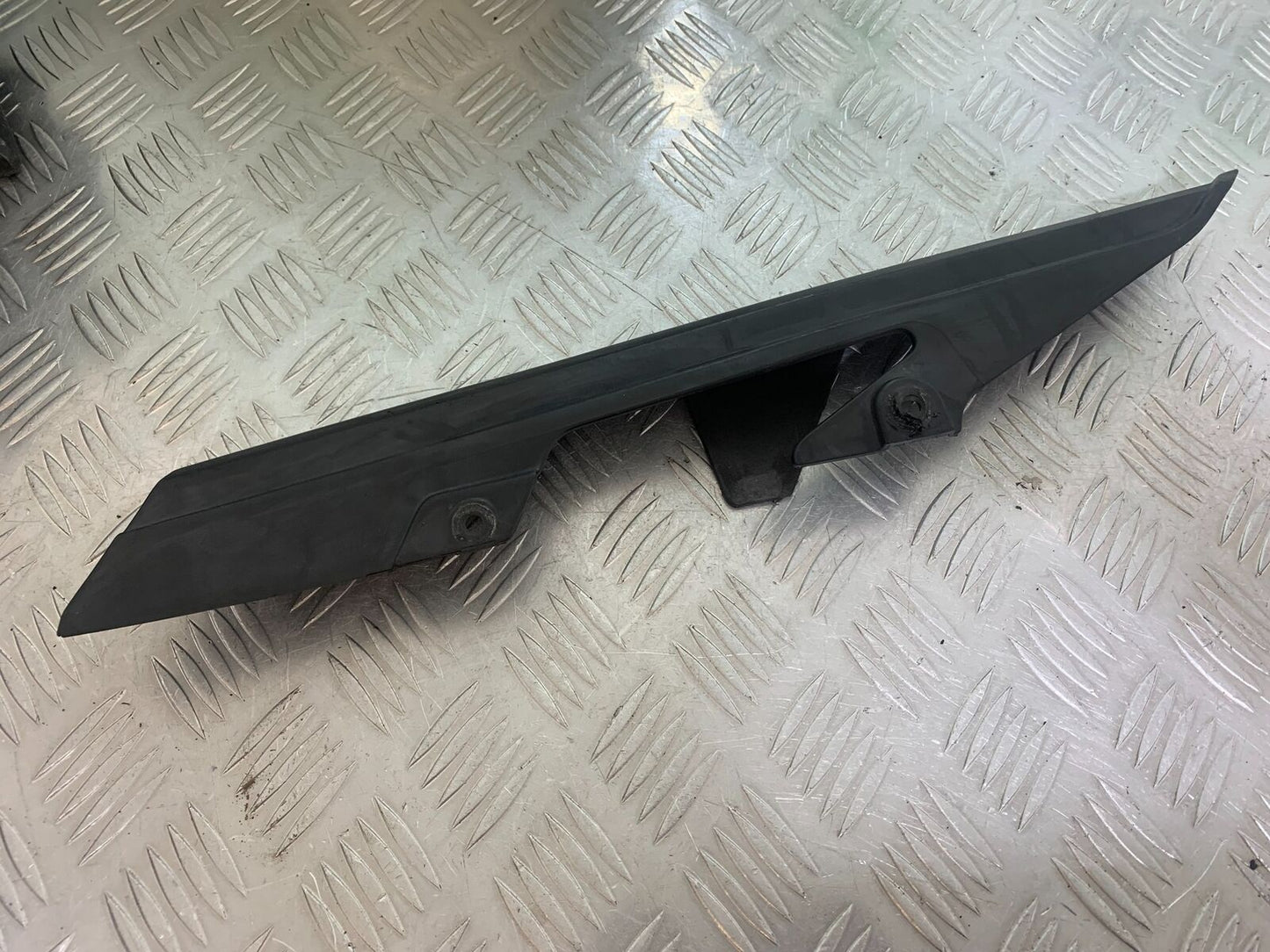 KAWASAKI ZX6R ZX6 J CHAIN GUARD  YEAR 2000 (CMB1129)