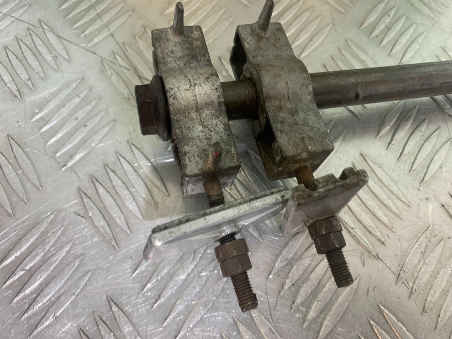 HONDA CBR600 CBR 600 F2 REAR WHEEL SPINDLE & ADJUSTERS   YEAR 1991-1994(CMB1133)