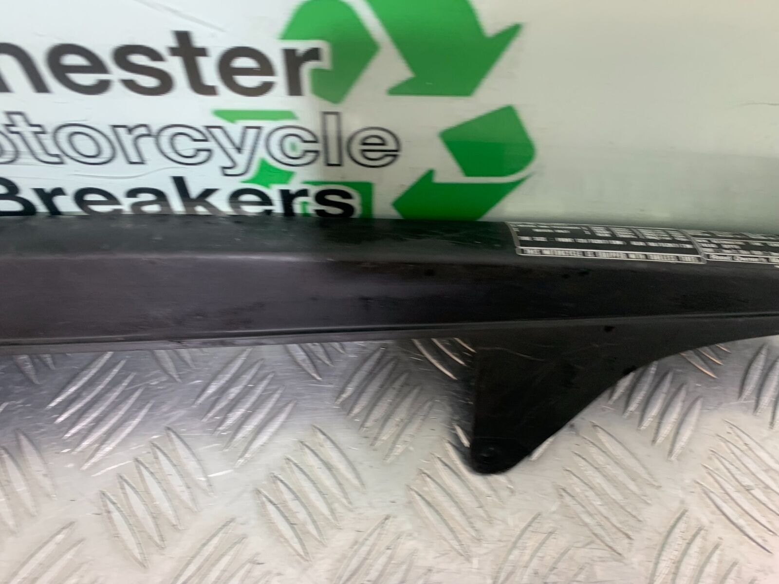 HONDA CBR1100 BLACKBIRD CHAIN GUARD   YEAR 1999-2005 (CMB1103)