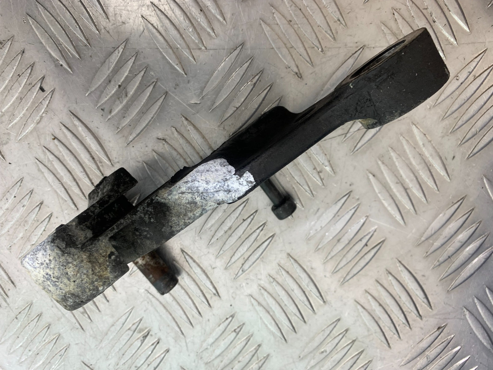 HARLEY DAVIDSON FXS BLACKLINE 1585 REAR CALIPER BRACKET  YEAR 2012 (CMB1147)