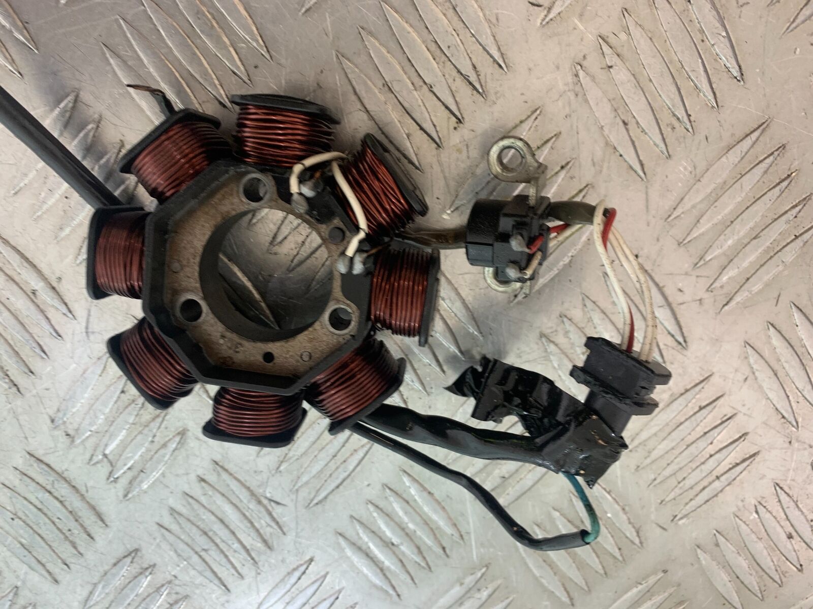 YAMAHA XT125 X XT 125 X GENERATOR   2005-2011 (CMB1097)