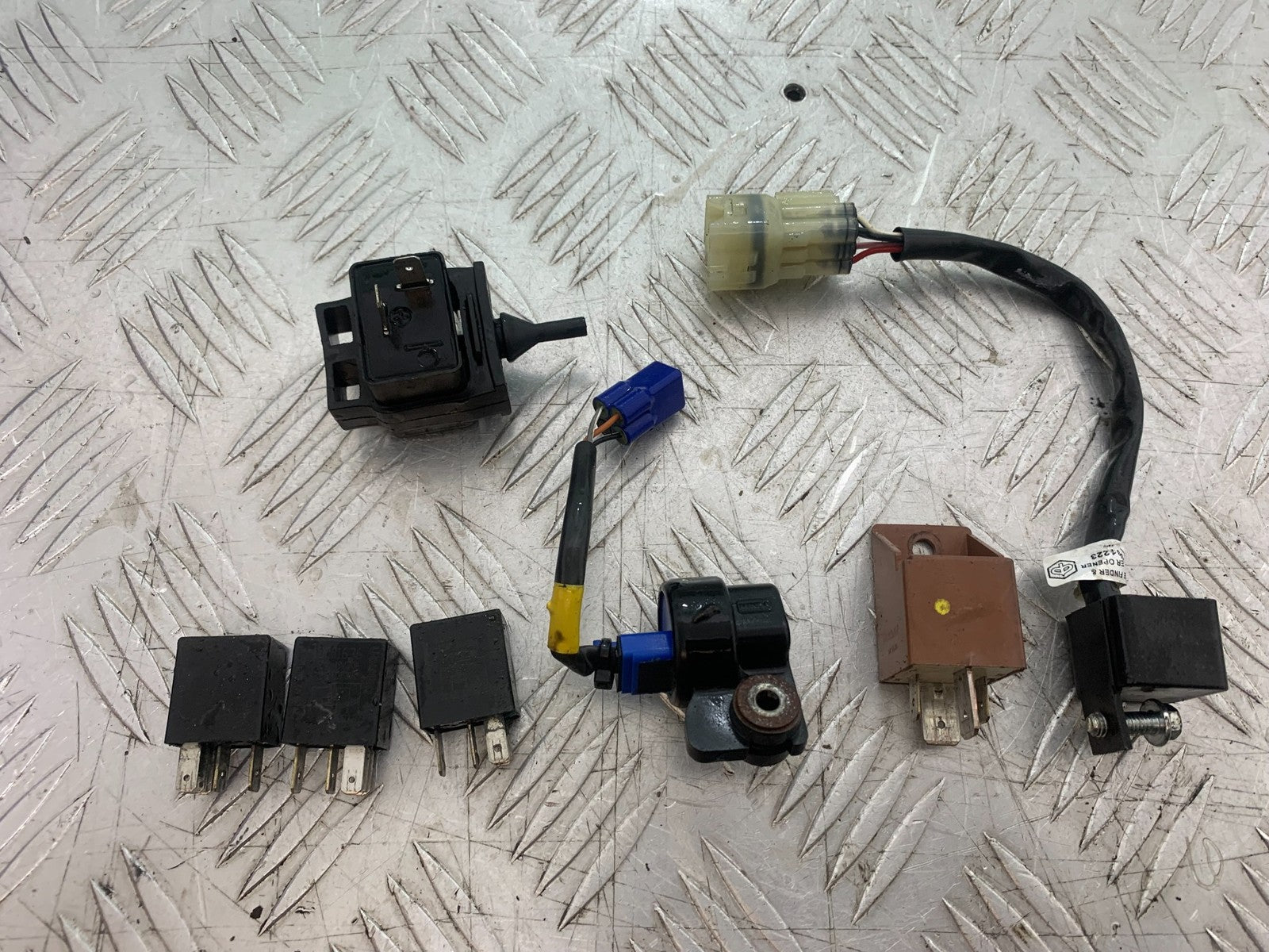 PIAGGIO VESPA GTS 125 RELAYS YEAR 2009-2014  (CMB1261)