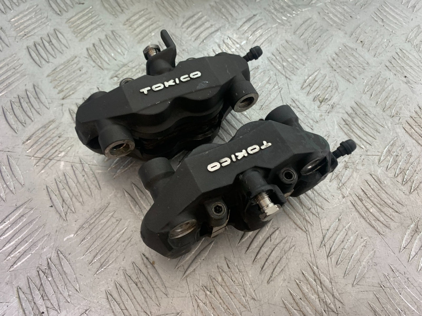 TRIUMPH 1050 SPEED TRIPLE FRONT BRAKE CALIPERS   YEAR 2005-2007 (CMB1322)