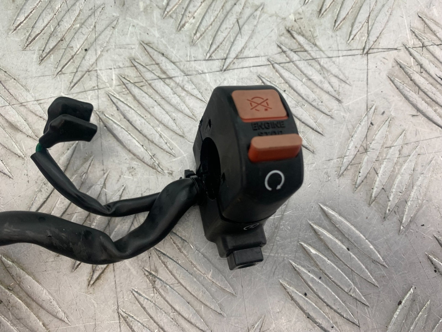HONDA XL125 VARADERO RIGHT SWITCH GEAR  YEAR 2001-2006  (CMB1210)