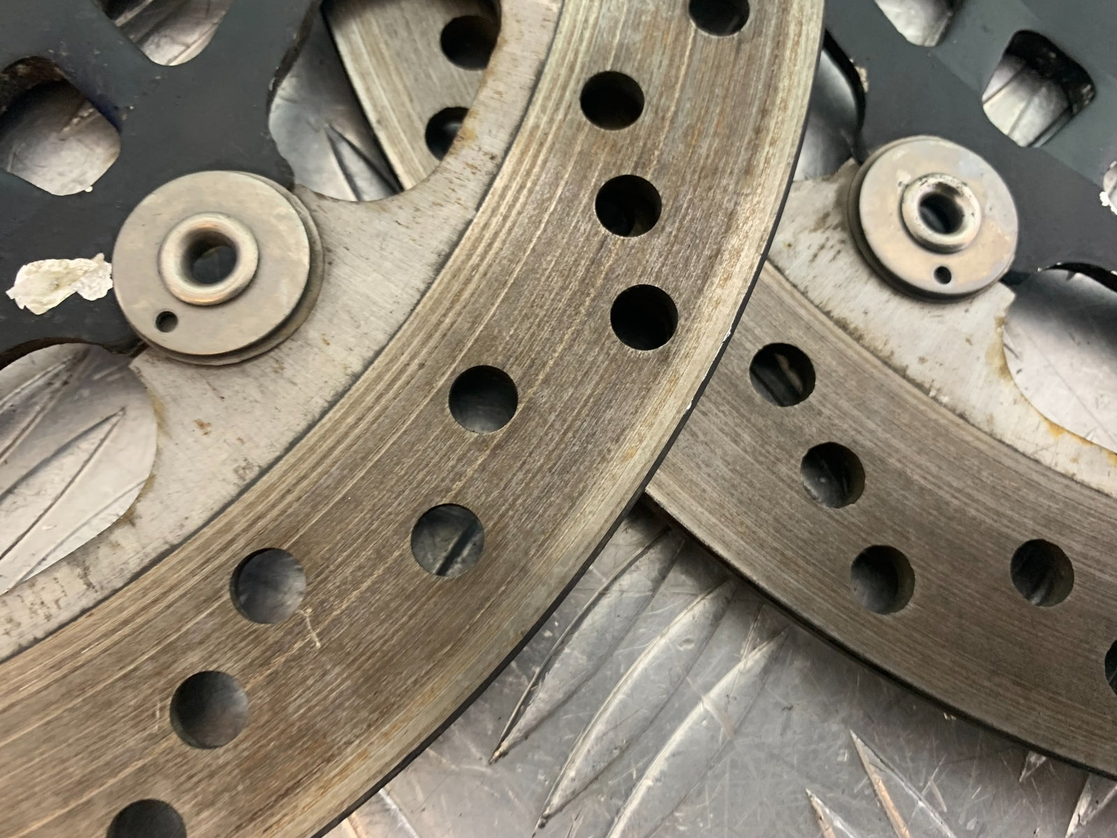 TRIUMPH 955i SPRINT ST FRONT BRAKE DISCS   YEAR 1999-2004 (CMB1124)