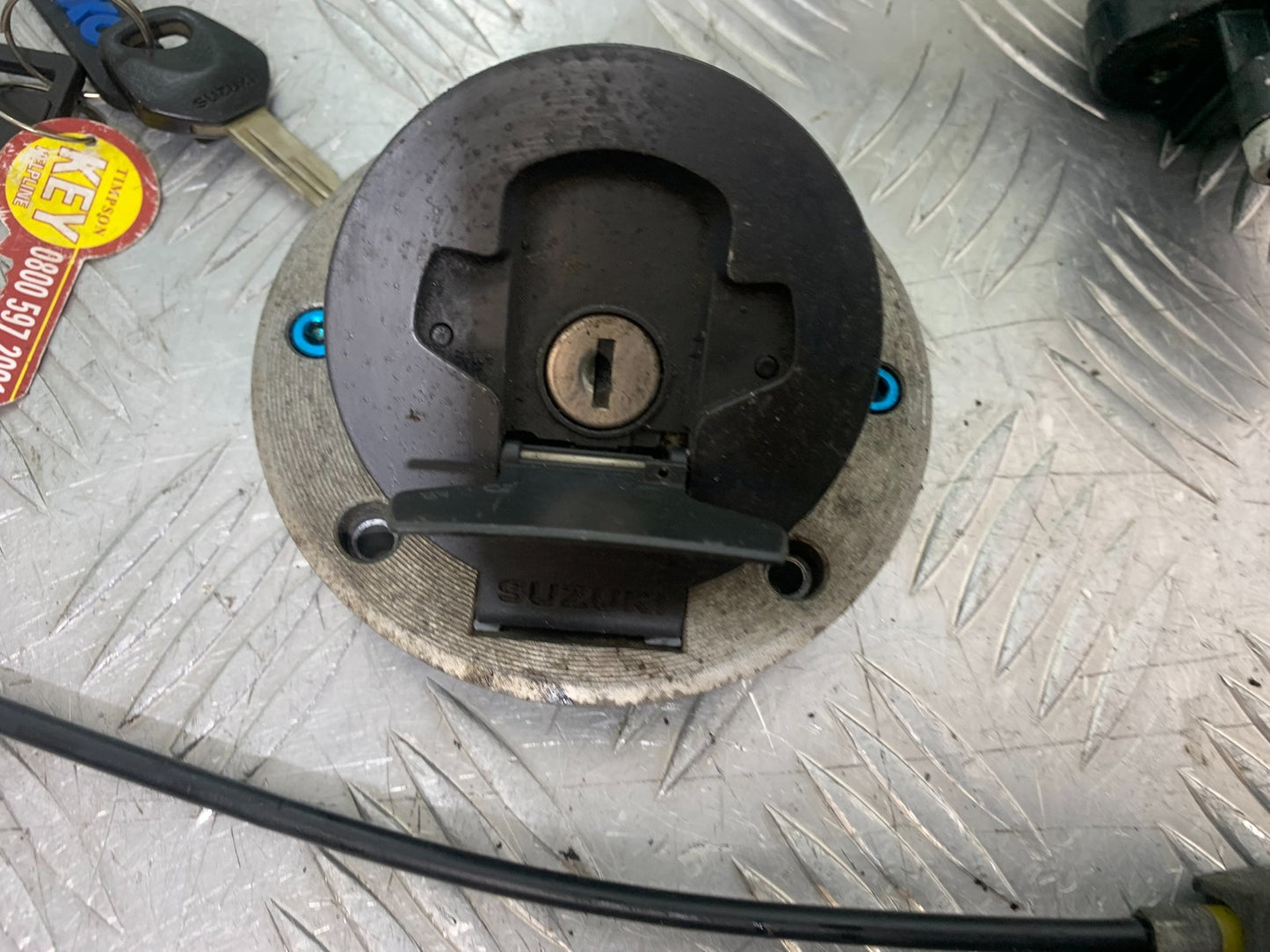 SUZUKI GSF600 GSF 600 BANDIT LOCKS AND KEYS   2000-2004 (CMB1269)