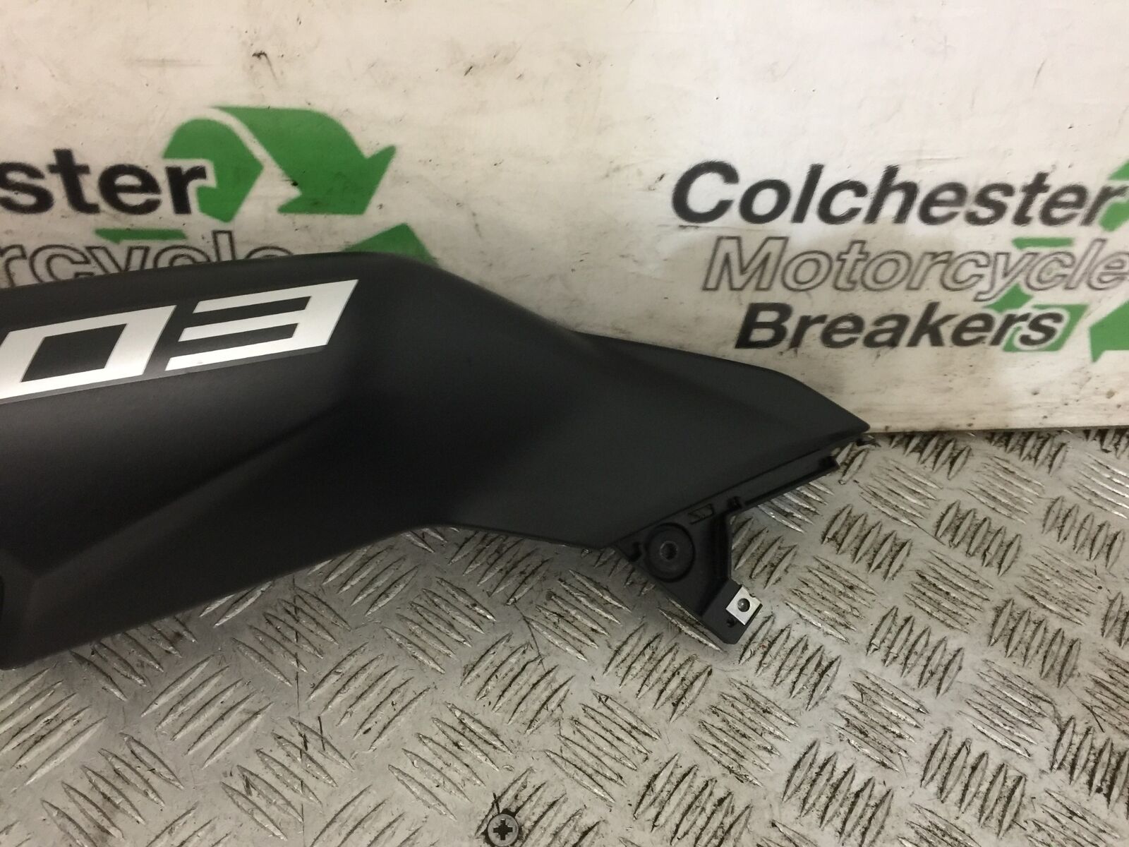YAMAHA MT03 LEFT TANK COWL   YEAR 2018  (STOCK 801)