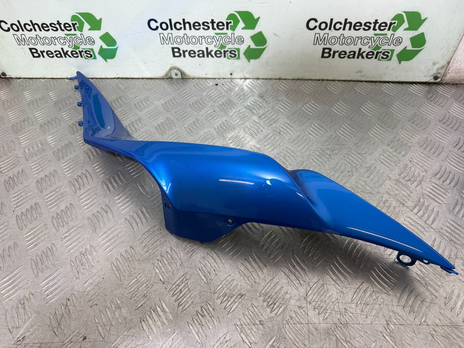 SUZUKI GSXR 125 GSX R125 LEFT SEAT PANEL YEAR 2017 - 2023