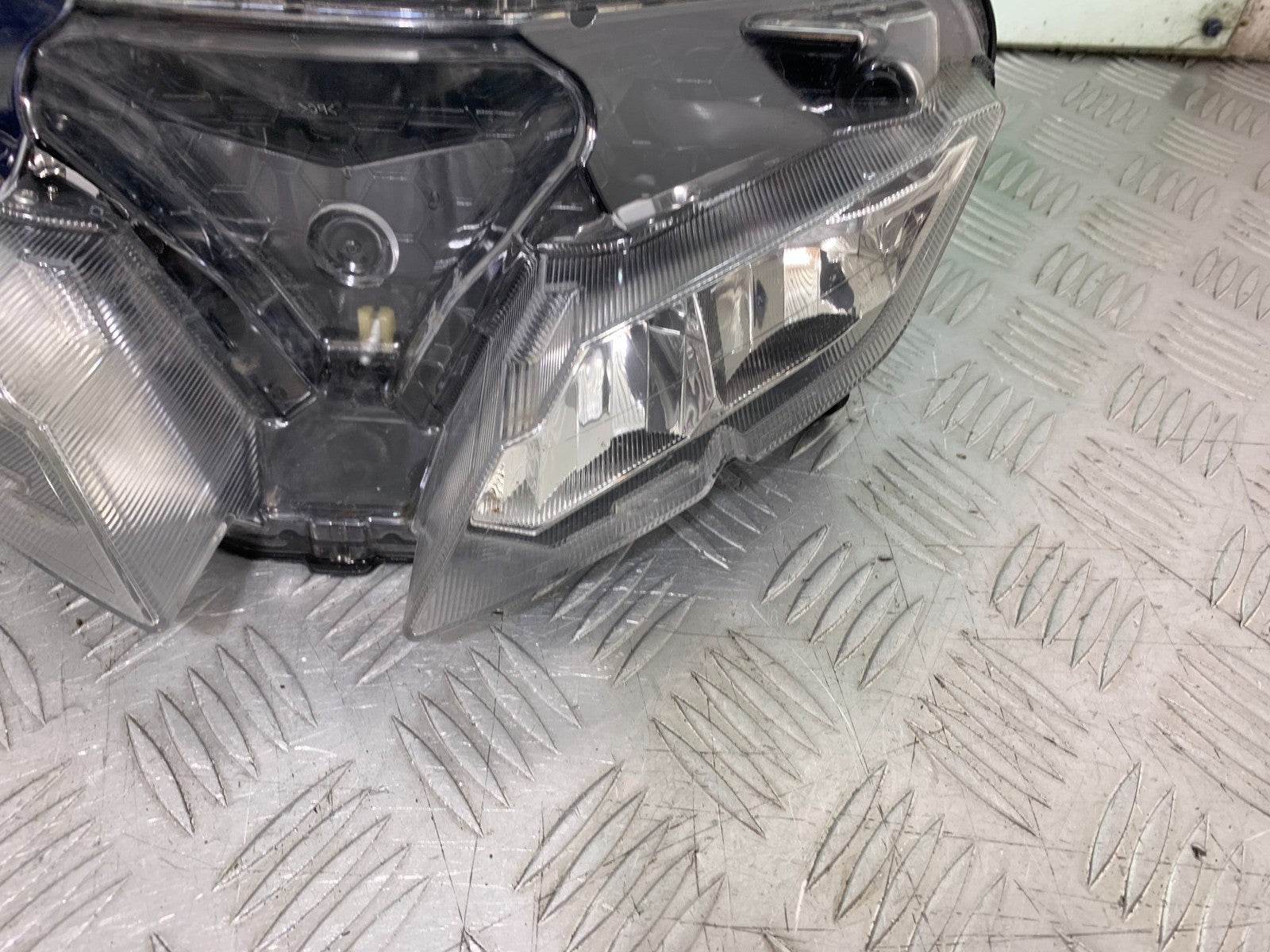 YAMAHA YZF-R125 YZF 125 HEADLIGHT  YEAR 2019-2022 (CMB1263)