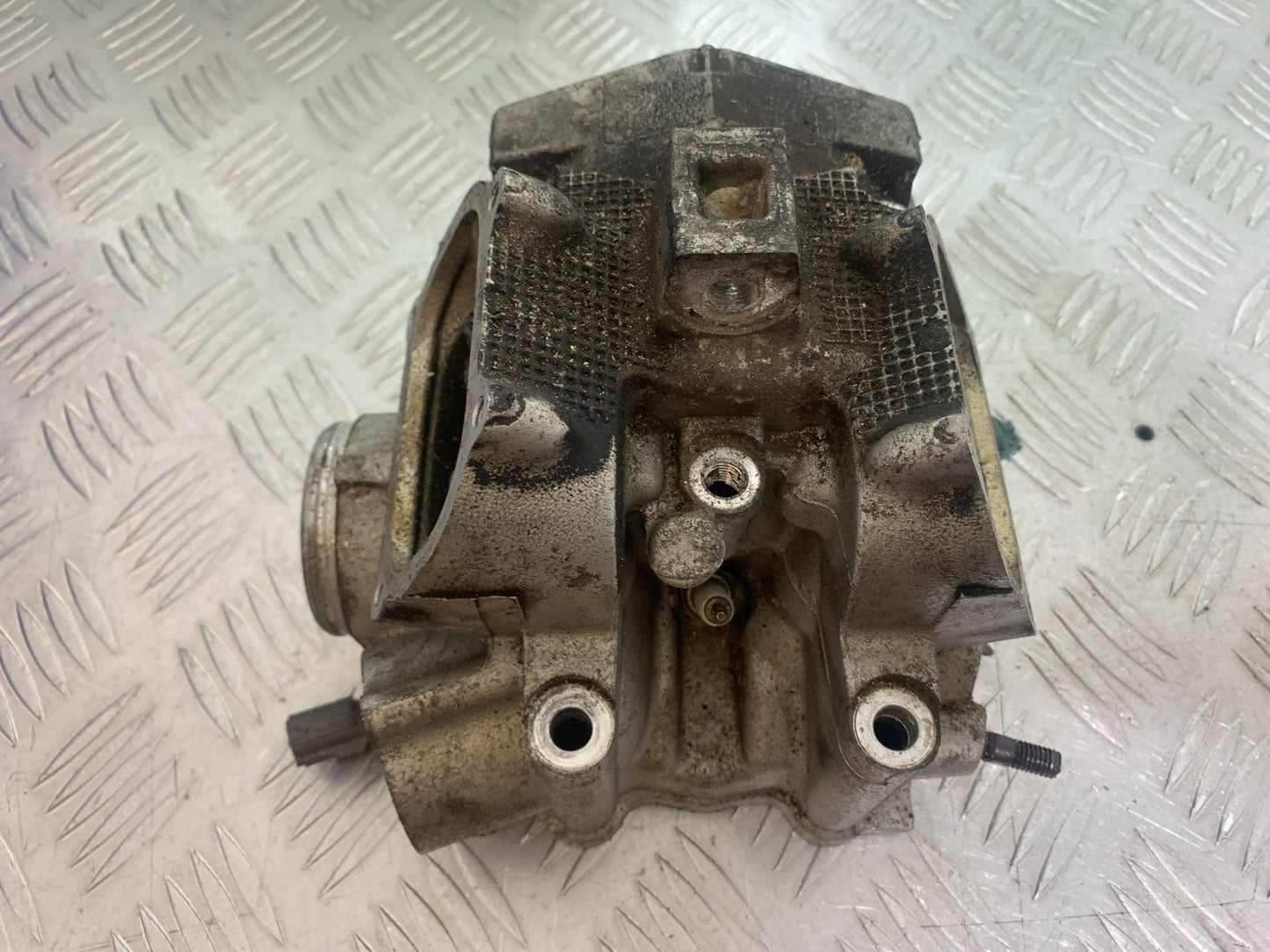 APRILIA 650 PAGASO STRADA CYLINDER HEAD AND CAMSHAFT   YEAR 2005-2010 (CMB1057)