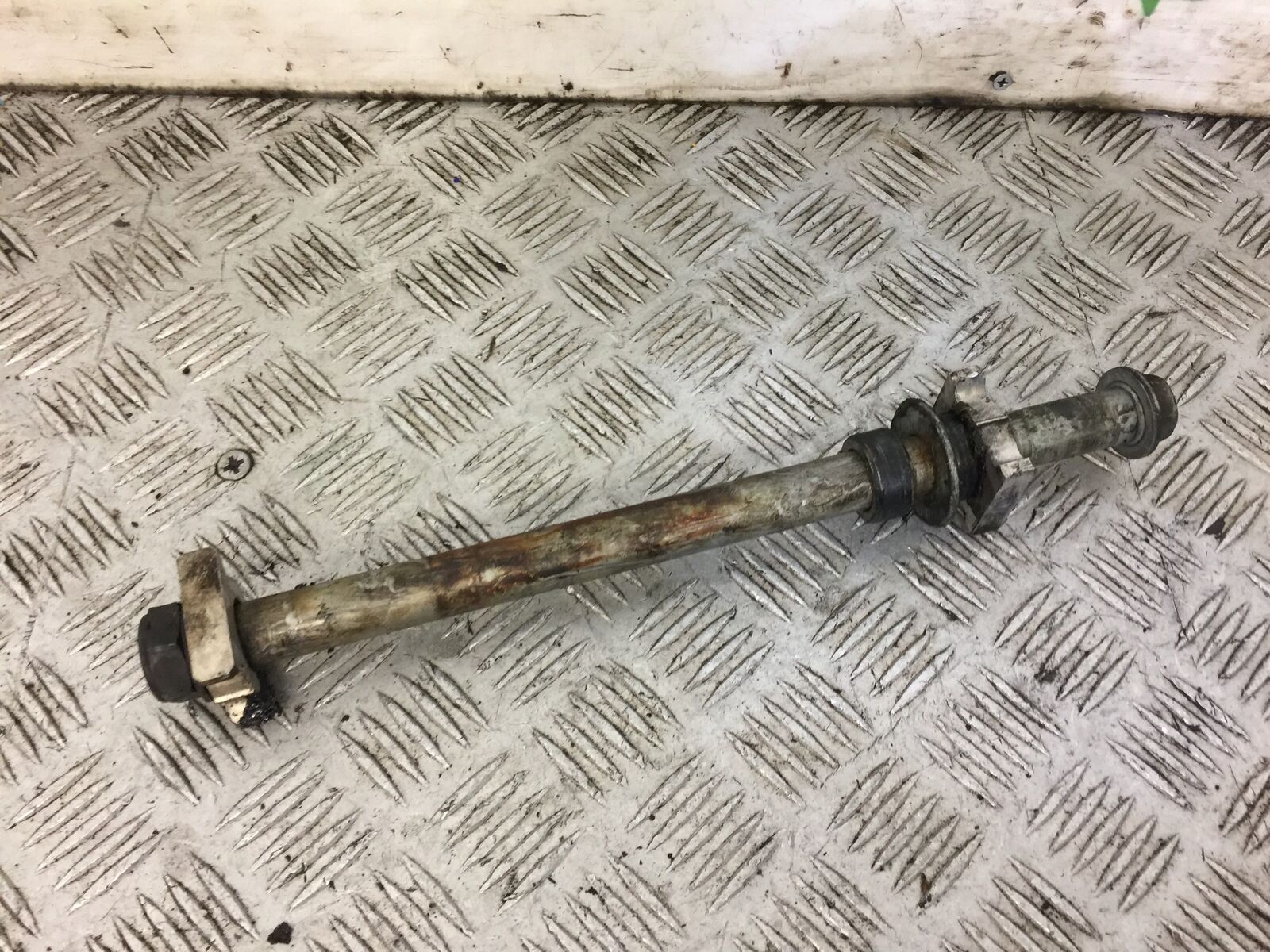 HONDA CB650 F CB 650 FA-E REAR WHEEL SPINDLE  YEAR 2014-2017 STOCK 609