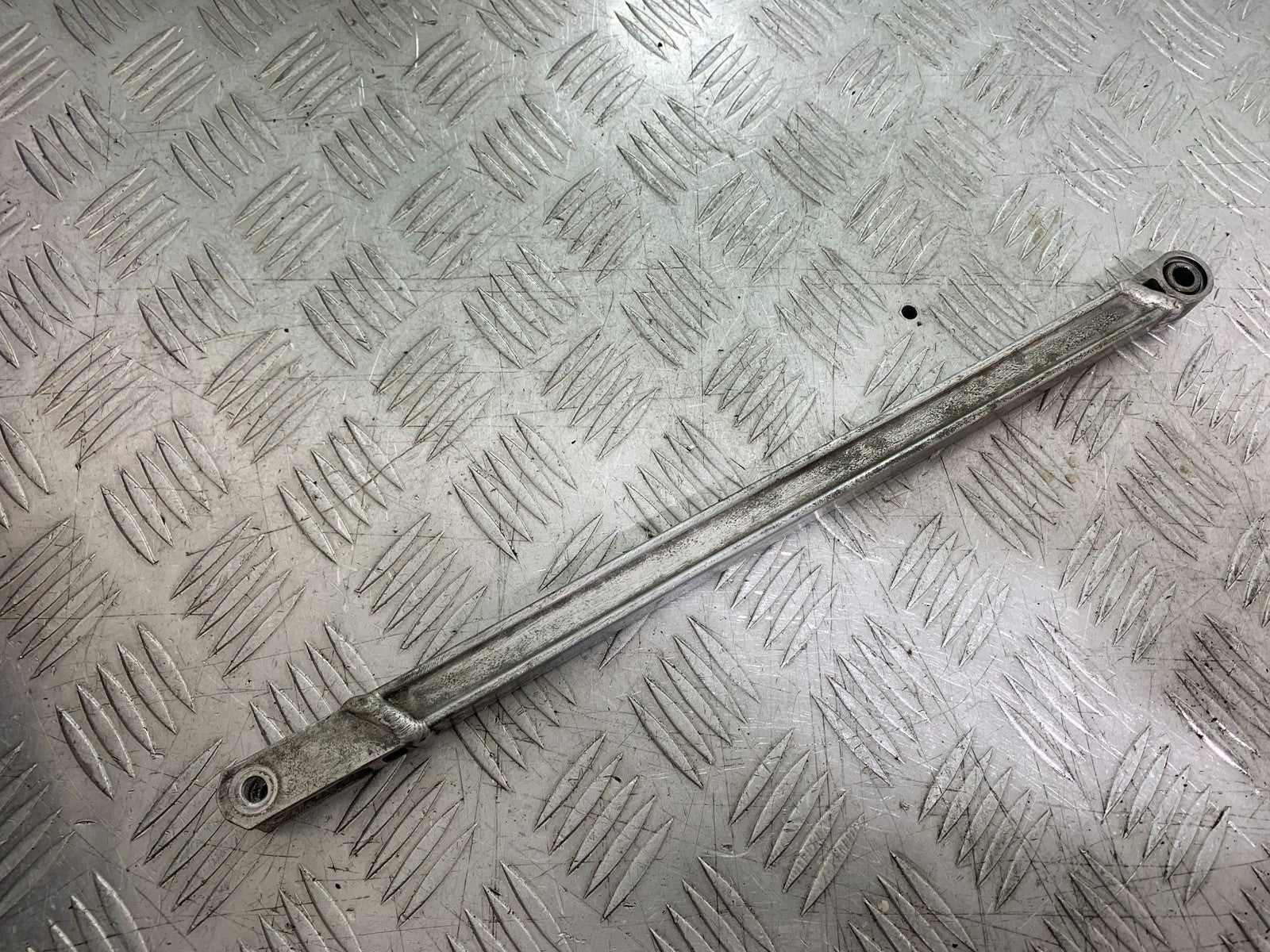 KAWASAKI ZZR1100 D REAR BRAKE ARM  YEAR 1993-2001 (CMB1289)
