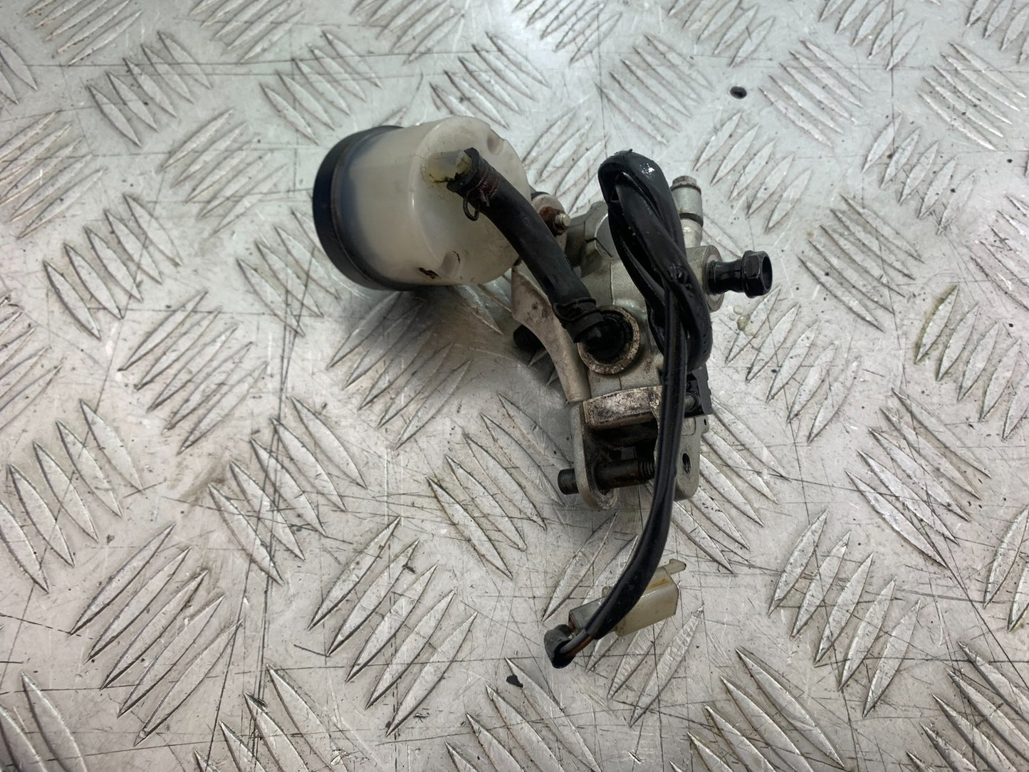 KTM 990 SUPER DUKE CLUTCH MASTER CYLINDER YEAR 2007-2011  (CMB1207)
