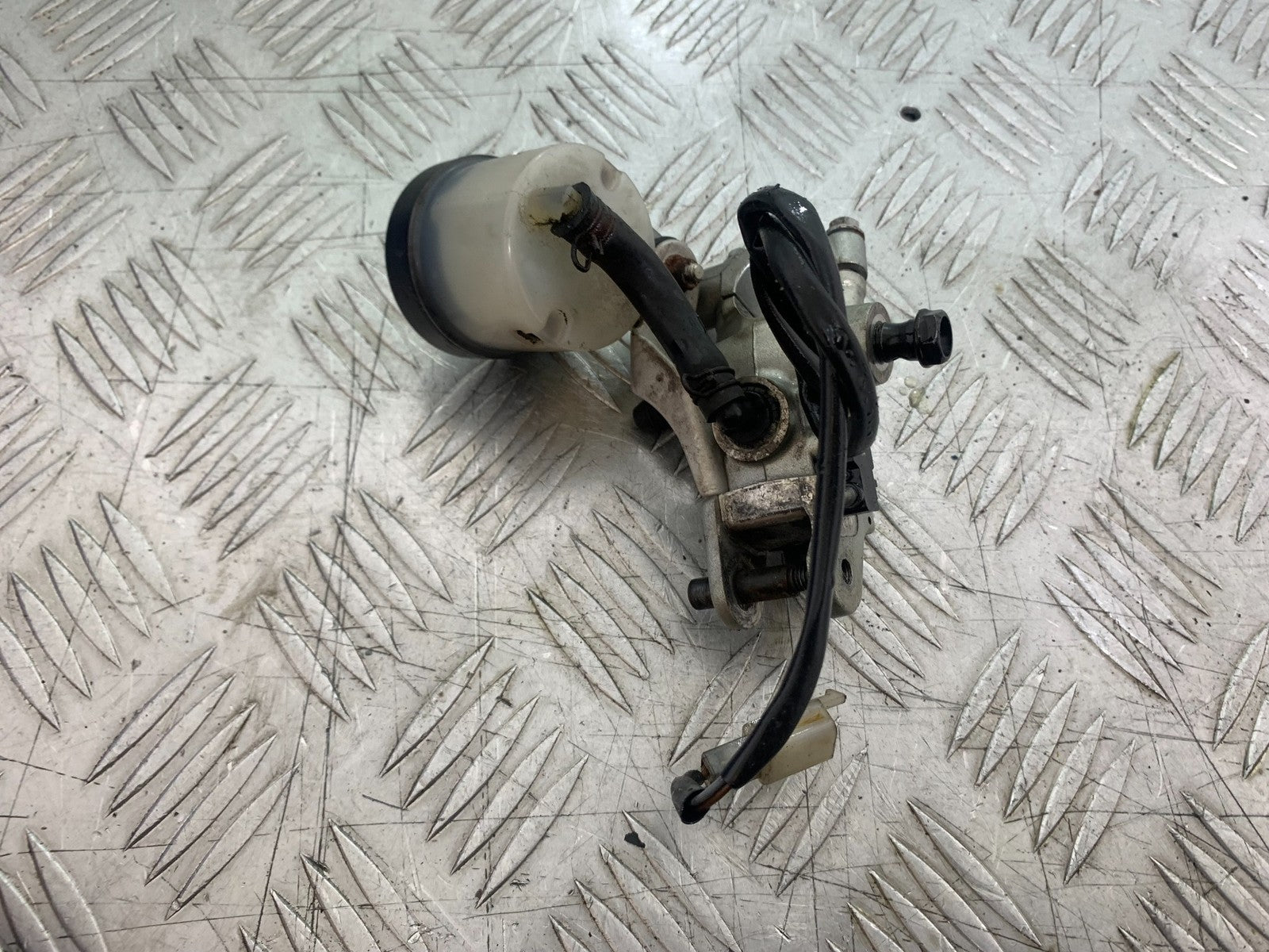 KTM 990 SUPER DUKE CLUTCH MASTER CYLINDER YEAR 2007-2011  (CMB1207)