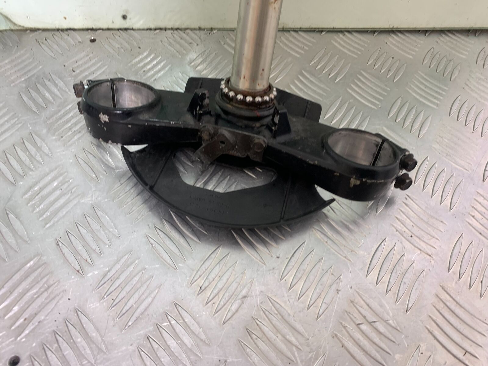 KAWASAKI ZX12R ZX12 R BOTTOM YOKE  YEAR 2000-01 (CMB1038)