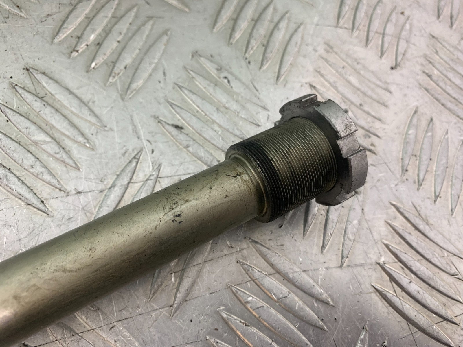 YAMAHA YZF R1 4C8 SWINGARM SPINDLE YEAR 2007-2008 (CMB1237)