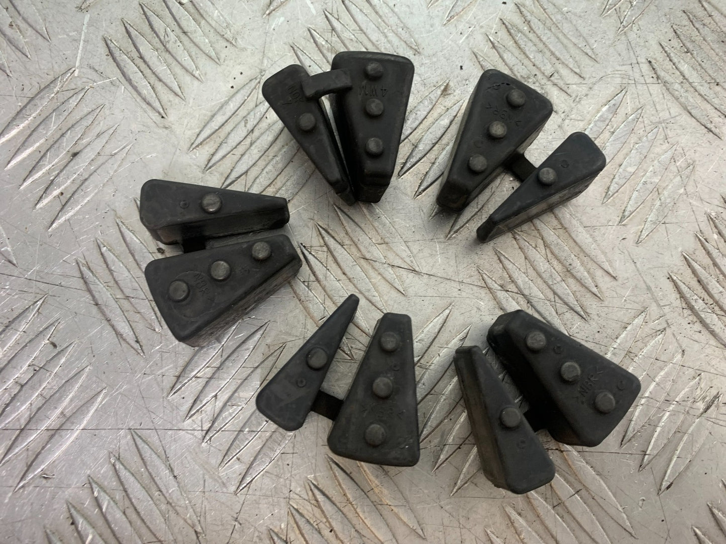 YAMAHA XVS 1300 MIDNIGHT STAR CUSH DRIVE RUBBERS  YEAR 2007-16 (CMB1200)