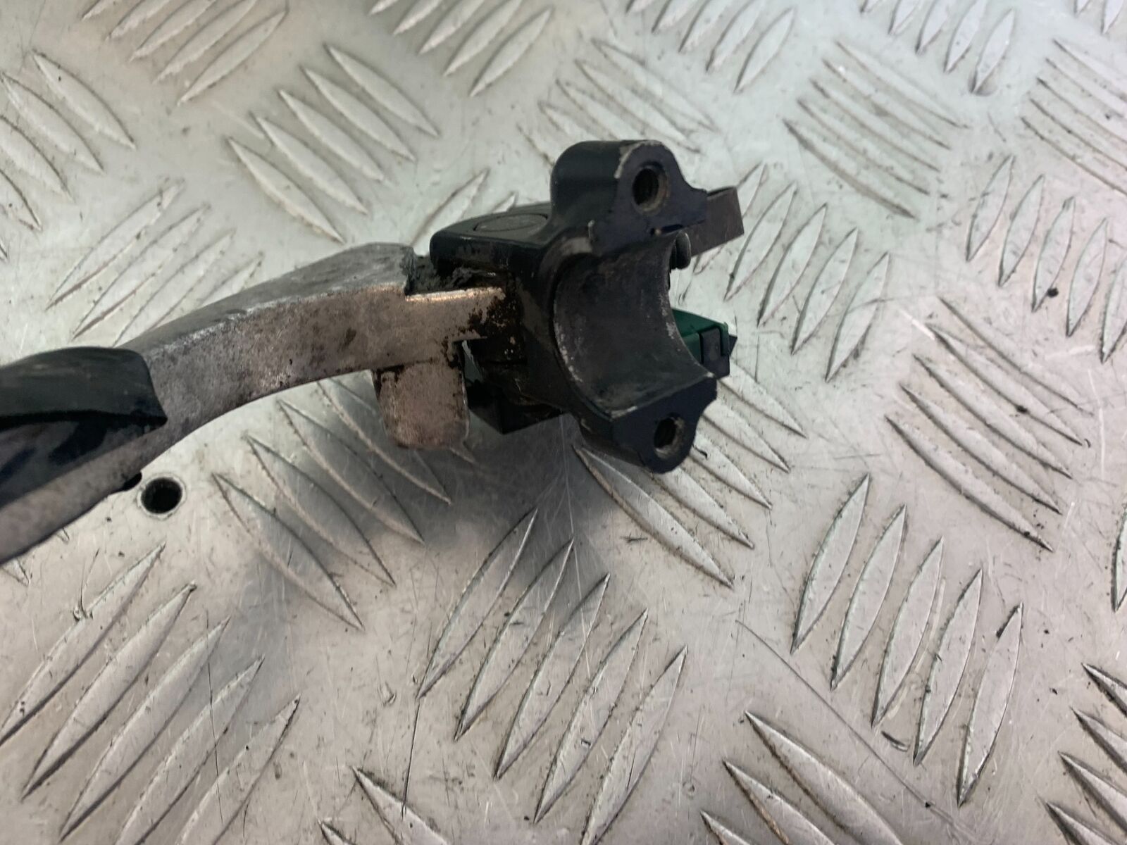 KAWASAKI ZX6R ZX636 CLUTCH LEVER AND BRACKET   YEAR 2002  (CMB1100)