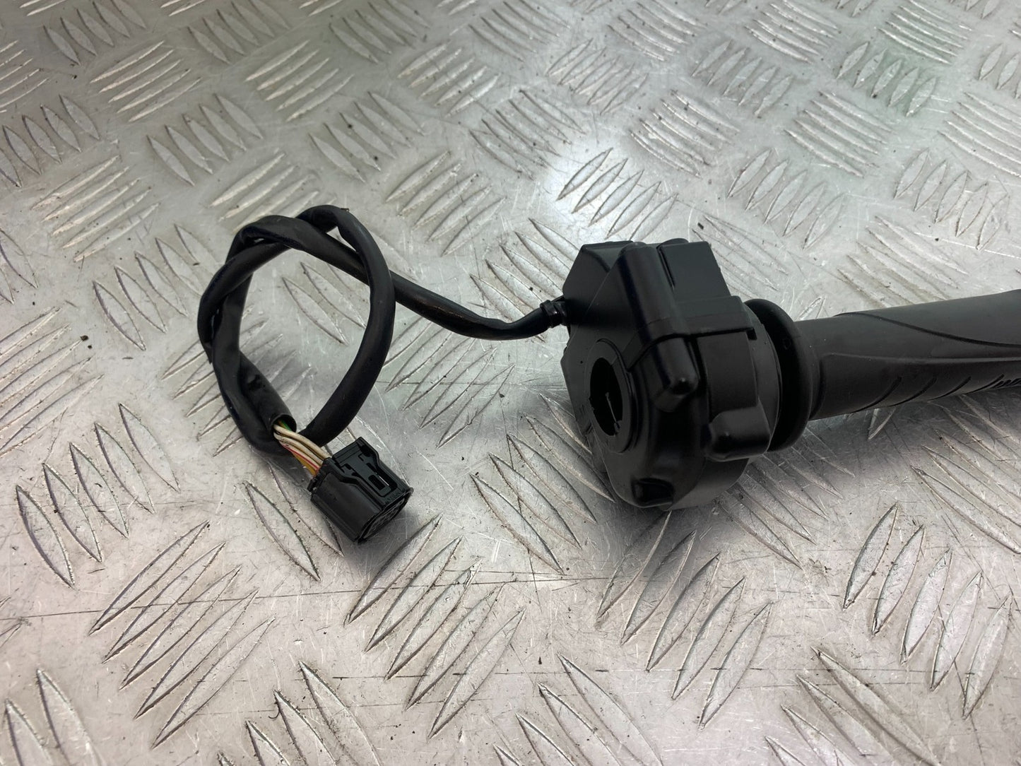DUCATI 1299 PANIGALE THROTTLE AND TWIST GRIP   YEAR 2016 (CMB 1187)