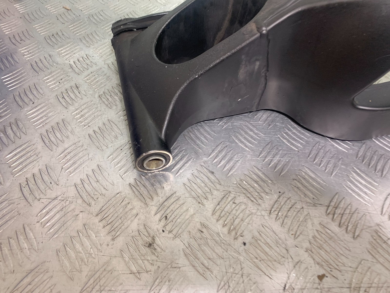 YAMAHA YZF R1 14 B BIG BANG SWINGARM    2009-14 (CMB1175)
