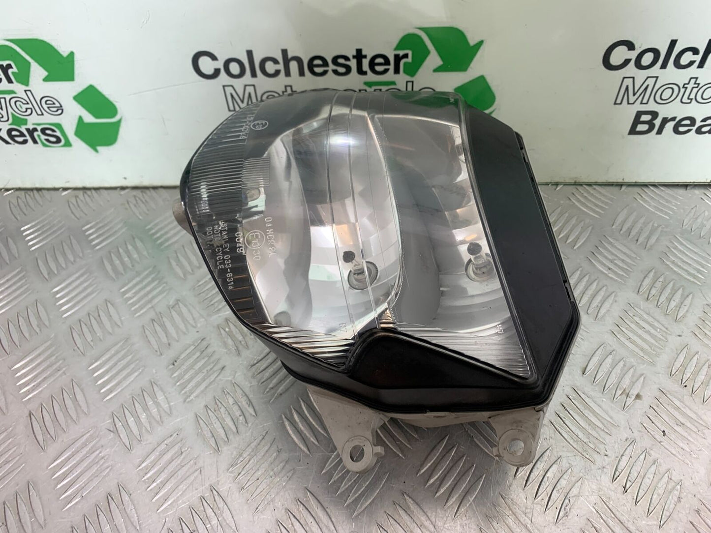 HONDA CBR1100 BLACKBIRD HEADLIGHT   YEAR 1999-2005 (CMB1103)