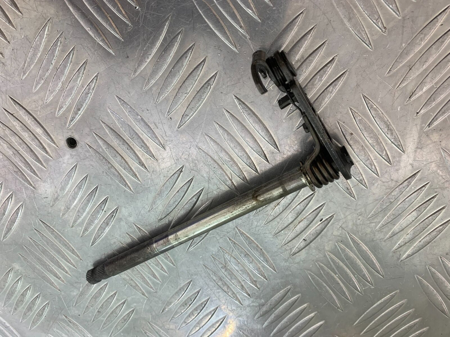 YAMAHA XT125X XT125 X GEAR LEVER  SHAFT  YEAR 2008 (STOCK 857)