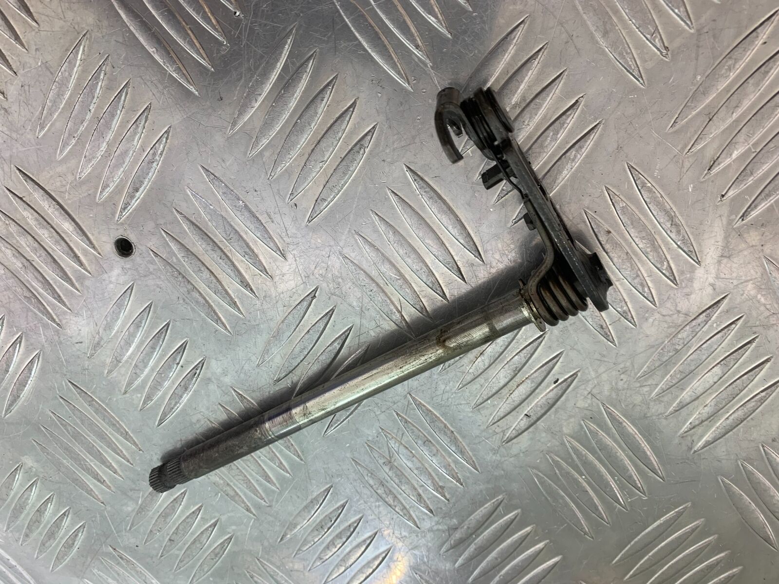 YAMAHA XT125X XT125 X GEAR LEVER  SHAFT  YEAR 2008 (STOCK 857)