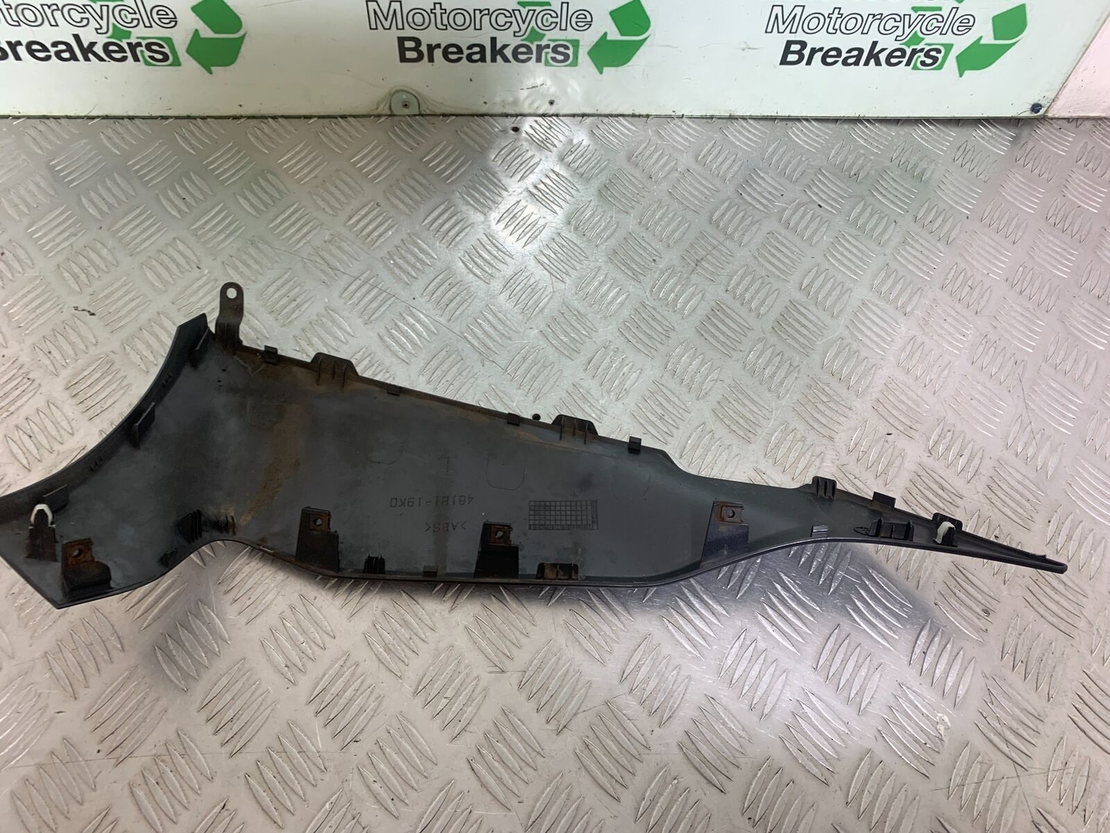 SUZUKI AN400 AN 400 BURGMAN LEFT BELLYPAN   YEAR 2017-2024 (CMB1118)